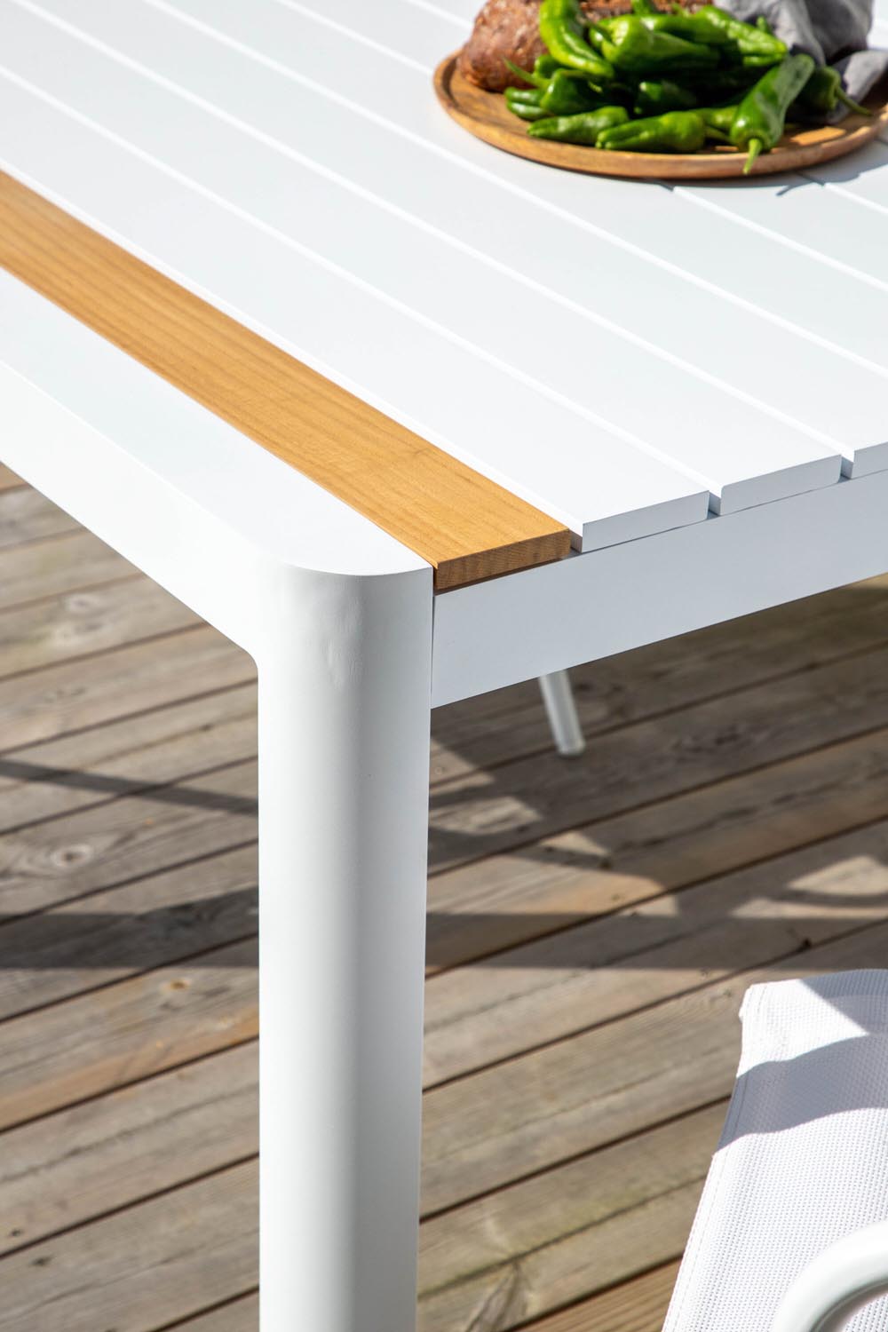 Togo Outdoor-Tischset + Alina 200cm/6St. in Weiss präsentiert im Onlineshop von KAQTU Design AG. Gartentischset ist von Venture Home