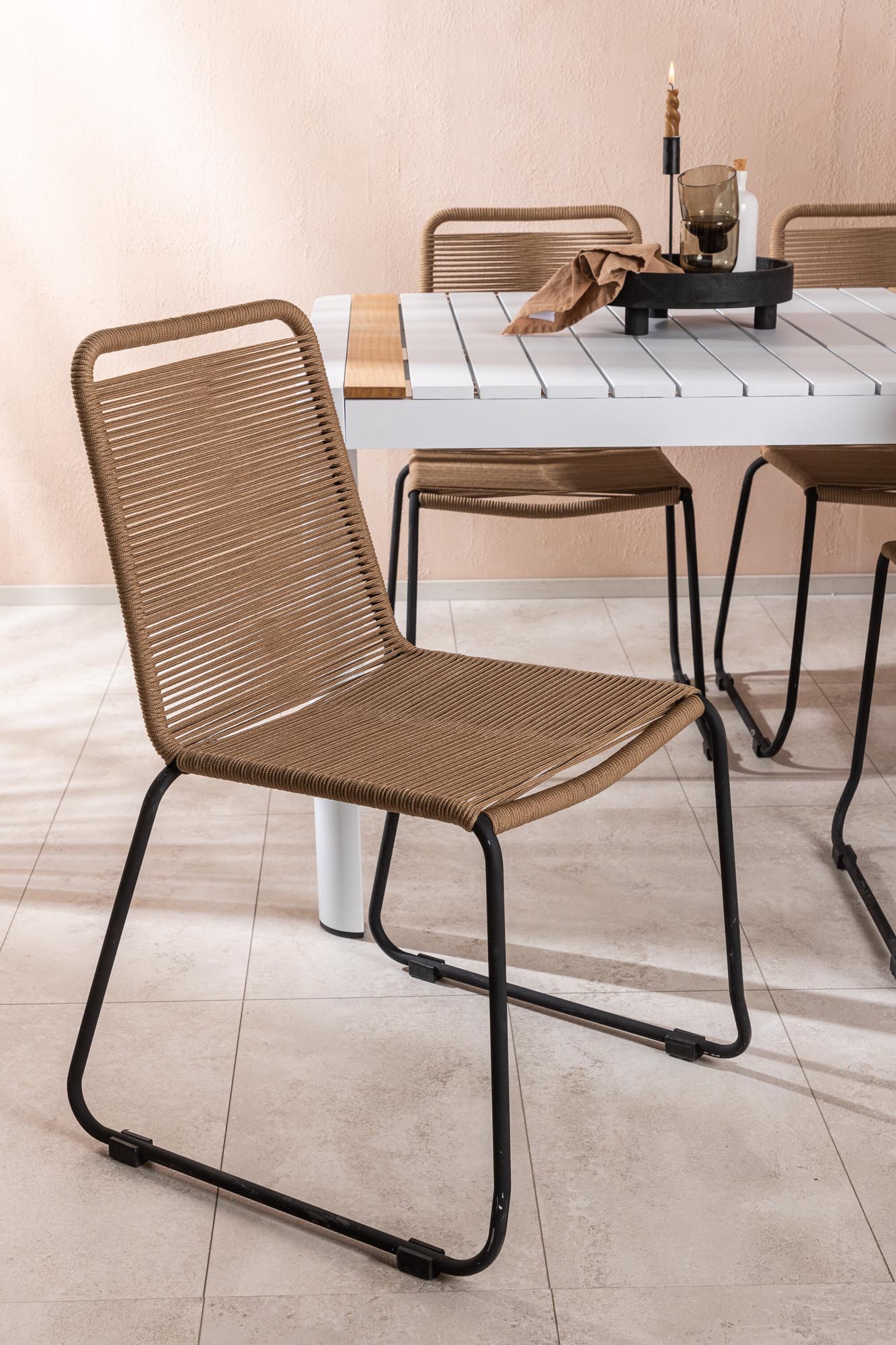 Gestalten Sie Ihren Außenbereich mit dem Togo Outdoor-Tischset + Lindos 200cm/6St. von Venture Home – modern, langlebig und ideal für entspannte Mahlzeiten!