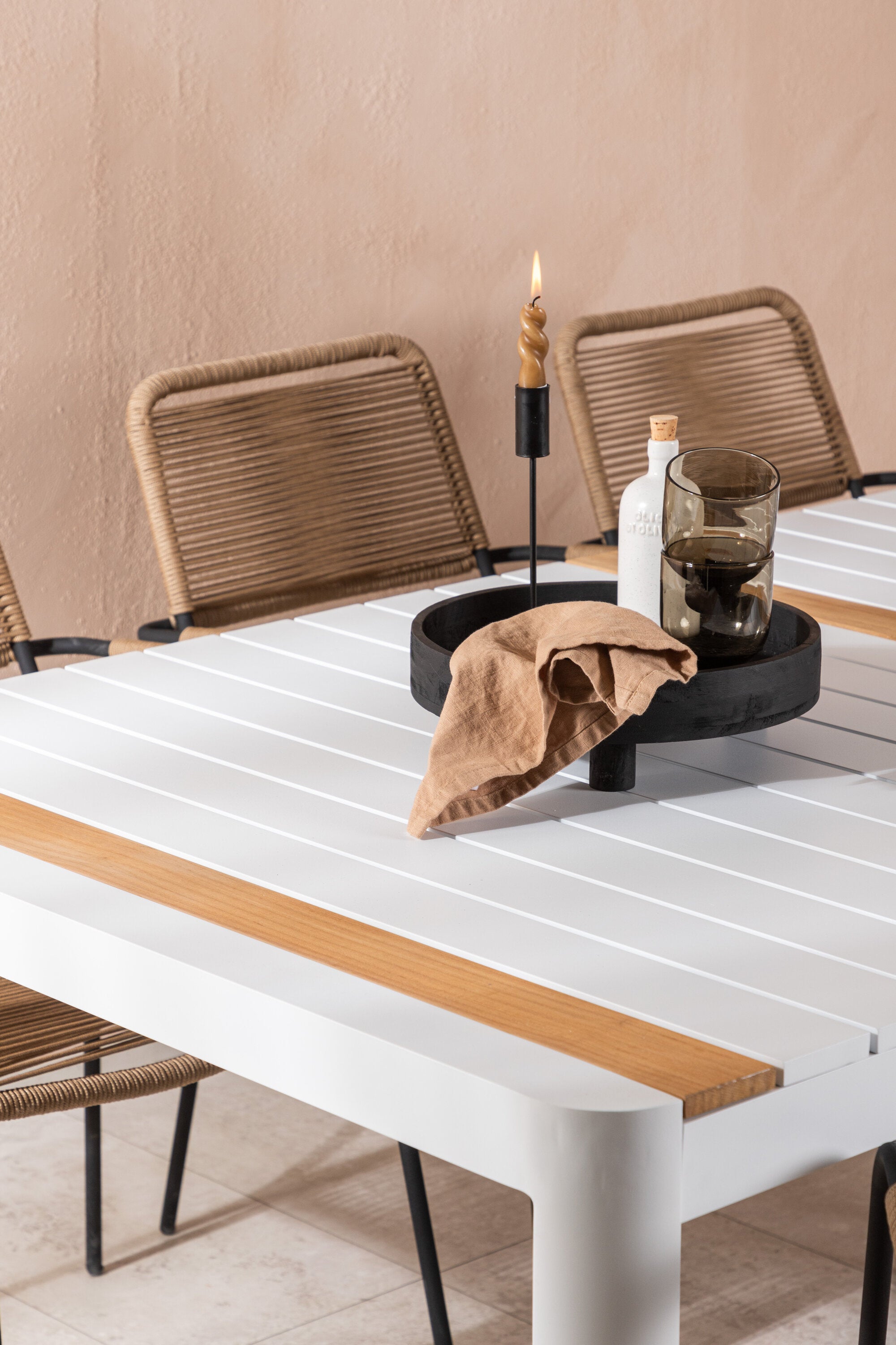 Togo Outdoor-Tischset + Lindos Armchair 200cm/6St. in Weiss / Natur präsentiert im Onlineshop von KAQTU Design AG. Gartentischset ist von Venture Home