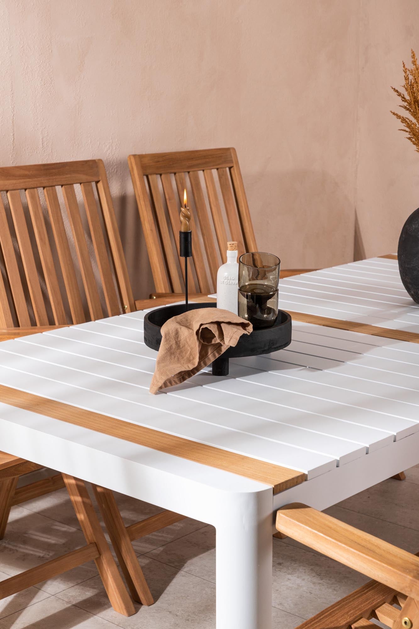 Elegantes Togo Tischset mit 6 Kenya Stühlen, ideal für Outdoor-Dining.