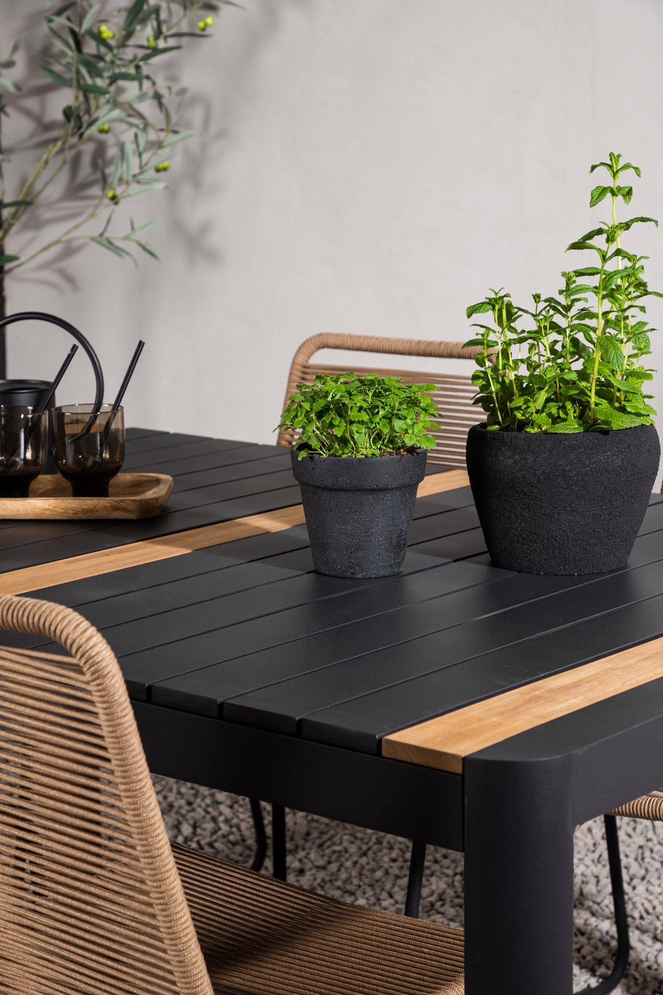 Togo Outdoor-Tischset + Lindos 150cm/4St.: Elegantes Gartenset für 4 Personen, wetterfest und stilvoll. Ideal für gesellige Abende im Freien.
