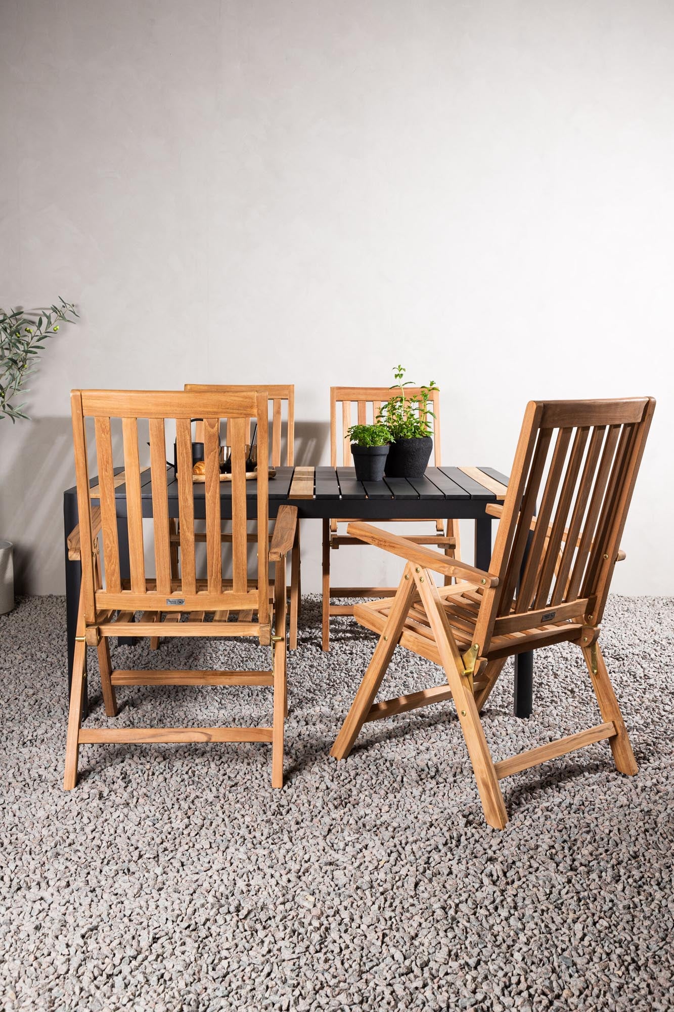 Stilvolles Togo Tischset mit Kenya Tisch, ideal für Outdoor-Events.