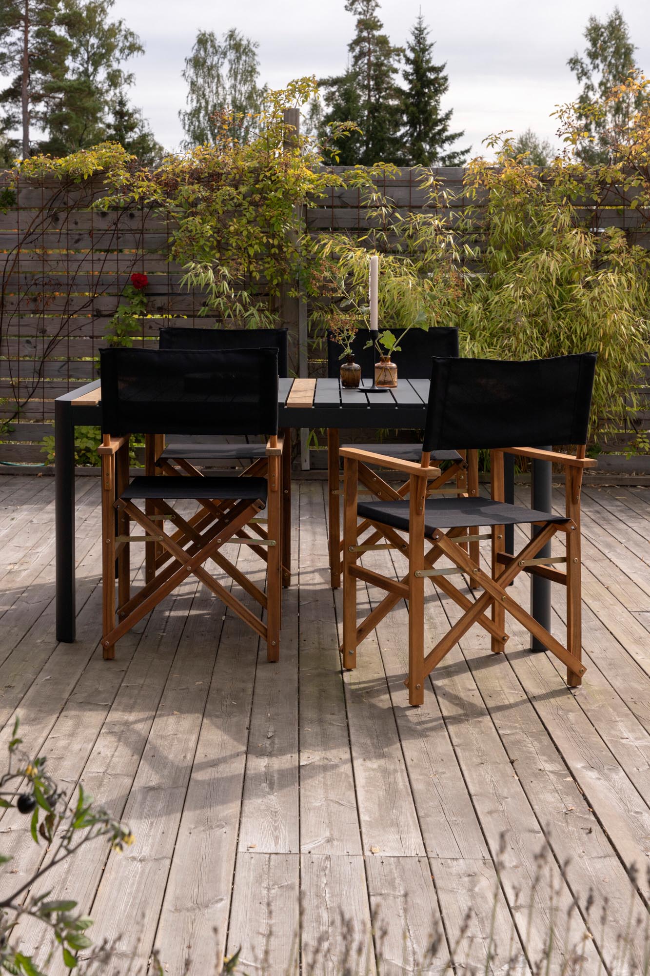 Stilvolles Togo Outdoor-Tischset mit langlebigem Teakholz und bequemen Marion-Stühlen – ideal für unvergessliche Momente im Freien.