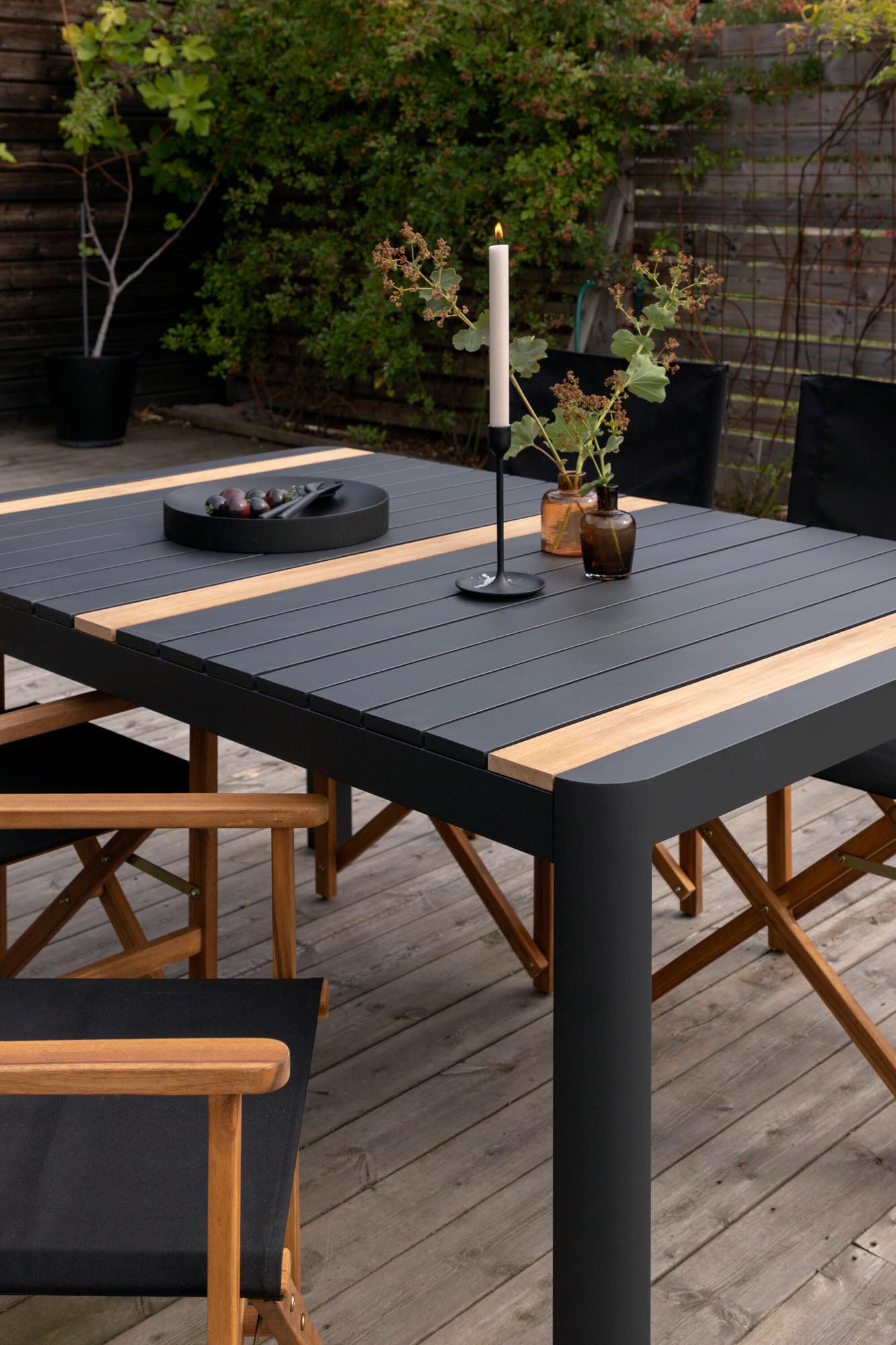 Elegantes Togo Outdoor-Tischset mit 4 Marion-Stühlen, ideal für stilvolle Gartenmomente und unvergessliche Abende im Freien.