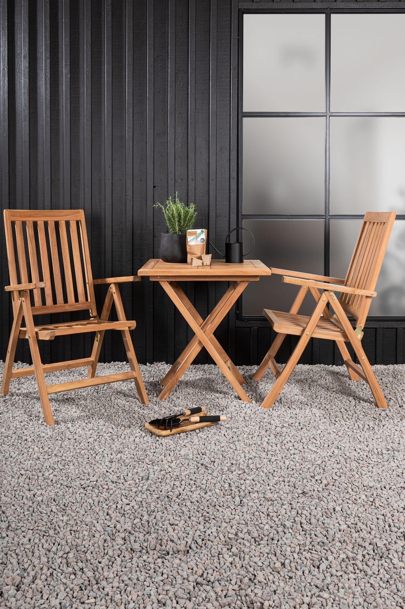 Robustes Kenya Tischset: Perfekt für entspannte Sommerabende.