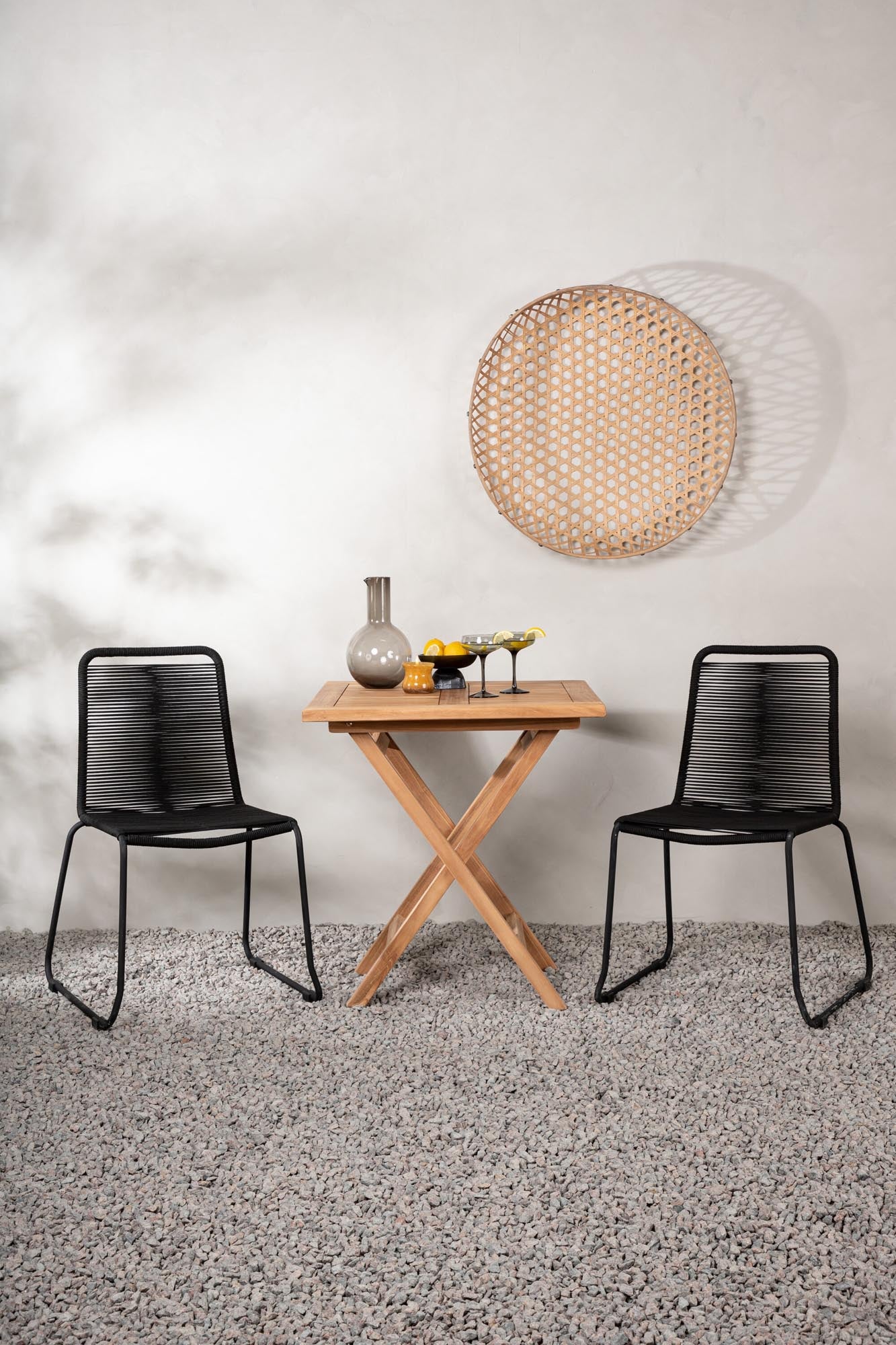 Robustes Kenya Tischset 70cm, 2 Stühle, perfekt für Outdoor-Genuss.