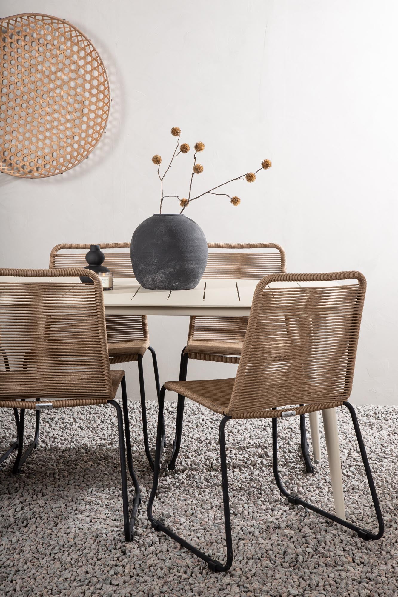 Stilvolles Lina Outdoor-Tischset Lindos mit 200 cm und 6 bequemen Stühlen – perfekt für gesellige Stunden und entspannte Gartenabende.