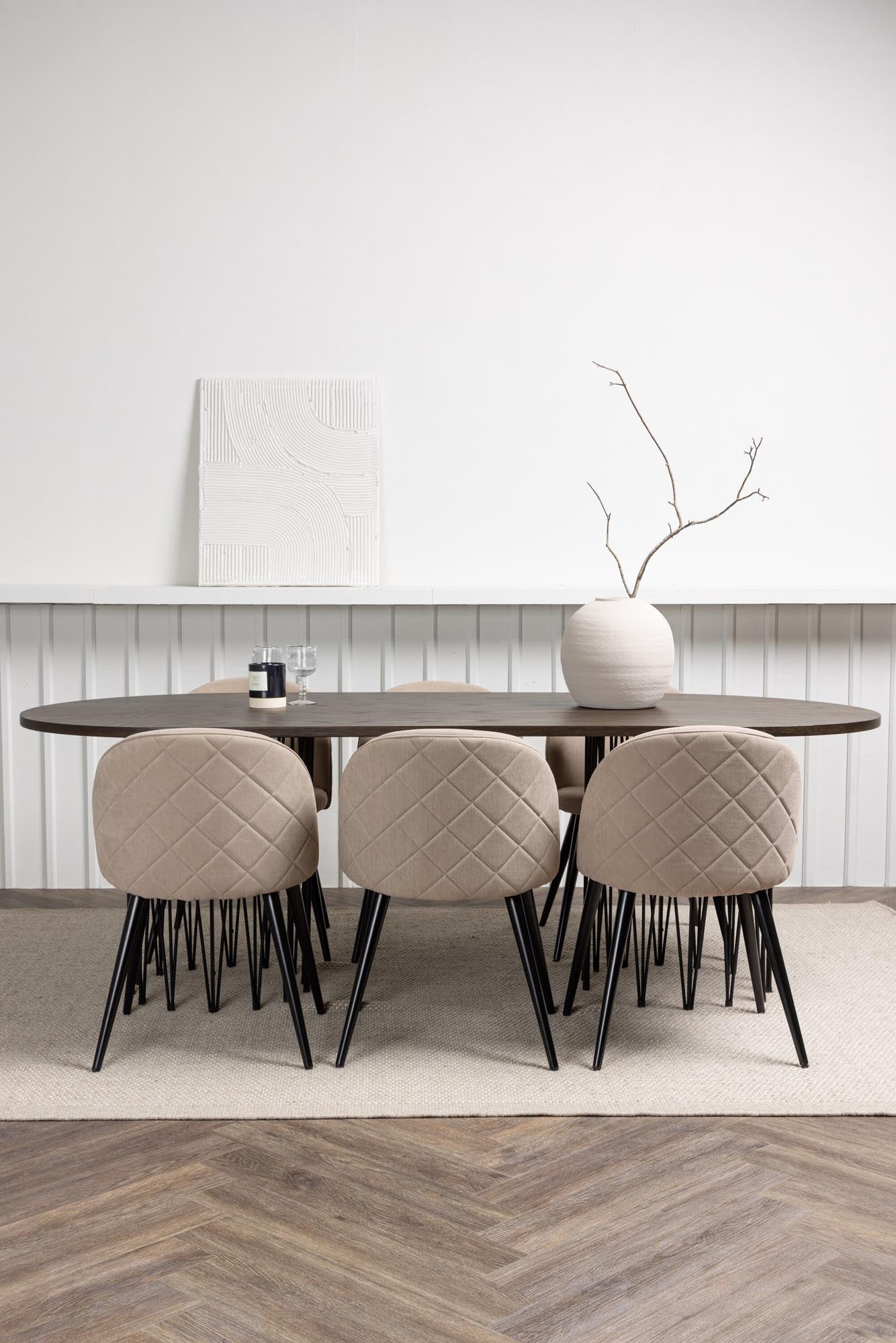 Stilvolles Stone Esszimmerset 220cm mit 6 bequemen Velvet-Stühlen. Perfekt für gesellige Momente und ein modernes Ambiente.