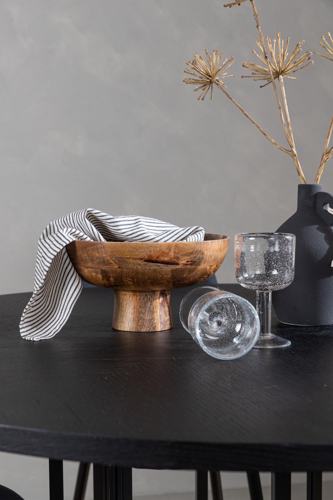 Stilvolles Esszimmerset mit modernem Design, ideal für gesellige Abende. Bequeme Stühle und robuster Tisch für Ihr Zuhause.