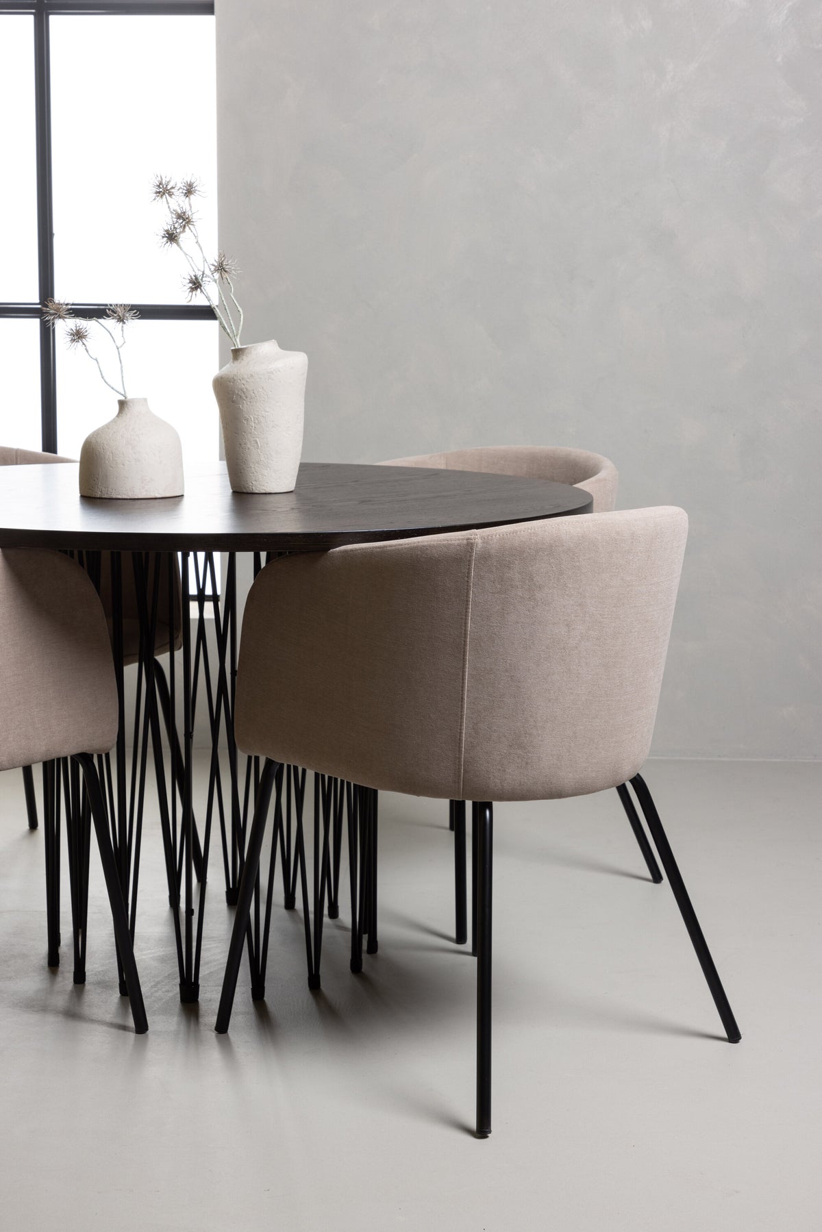 Stone Esszimmerset + Berit ⌀120cm/4St. in Beige, Schwarz präsentiert im Onlineshop von KAQTU Design AG. Esszimmerset ist von Venture Home