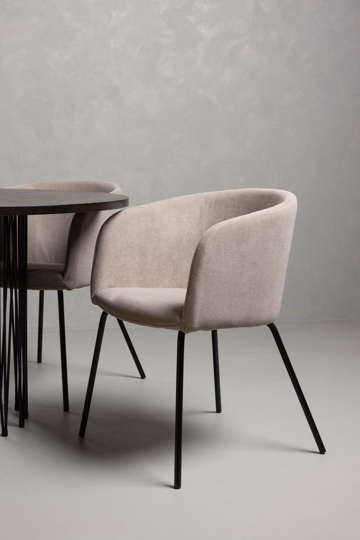 Stone Esszimmerset + Berit ⌀120cm/4St. in Beige, Schwarz präsentiert im Onlineshop von KAQTU Design AG. Esszimmerset ist von Venture Home