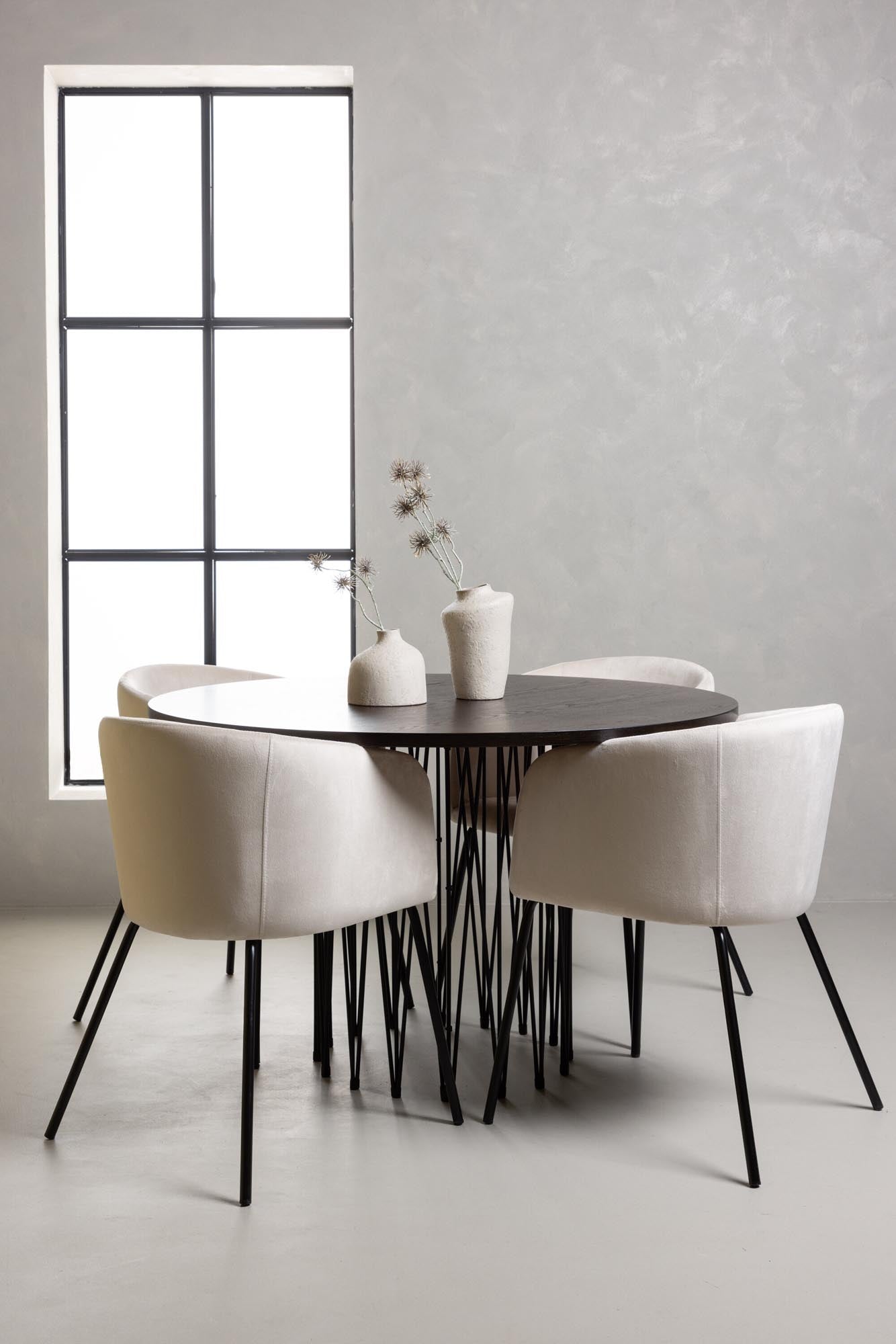 Modernes Stone Esszimmerset mit 120 cm Tisch und 4 komfortablen Berit Stühlen. Ideal für stilvolle Esszimmer und gesellige Zusammenkünfte.