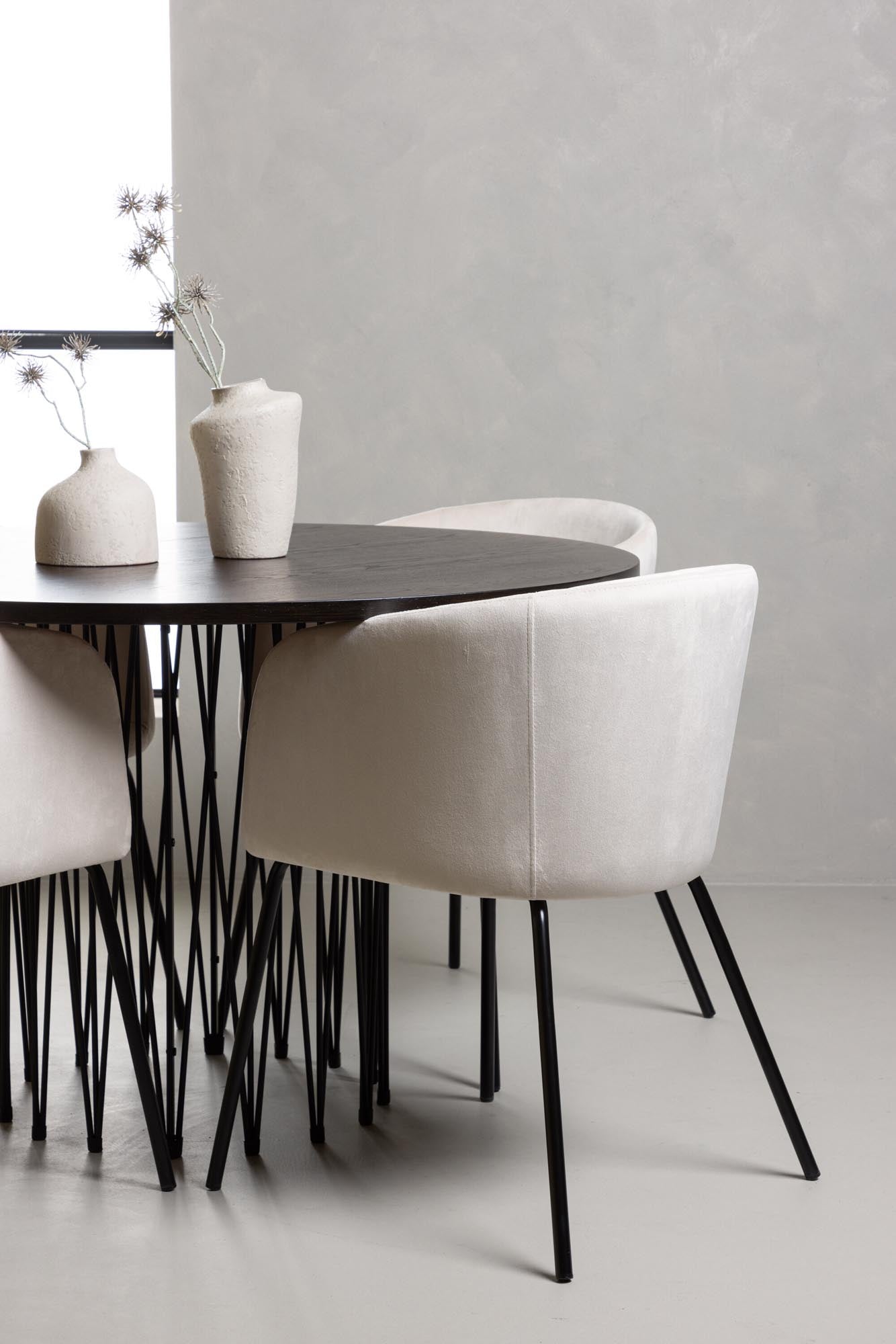 Elegantes Stone Esszimmerset mit rundem 120 cm Tisch und 4 bequemen Berit Stühlen. Perfekt für stilvolle Essbereiche und gesellige Runden.