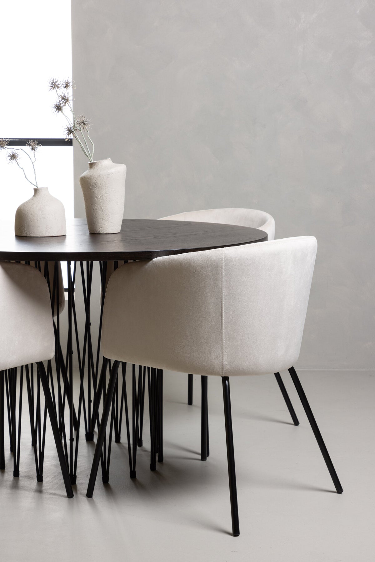 Stone Esszimmerset + Berit ⌀120cm/4St. in Beige, Schwarz präsentiert im Onlineshop von KAQTU Design AG. Esszimmerset ist von Venture Home