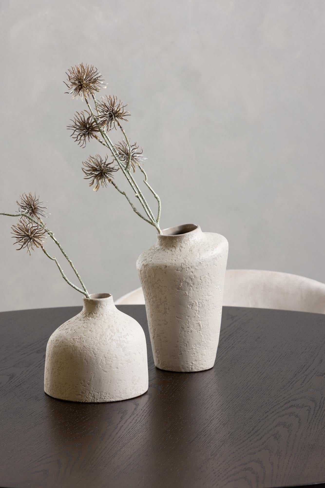 Elegantes Stone Esszimmerset mit 4 Berit Stühlen, Tisch Ø120cm.