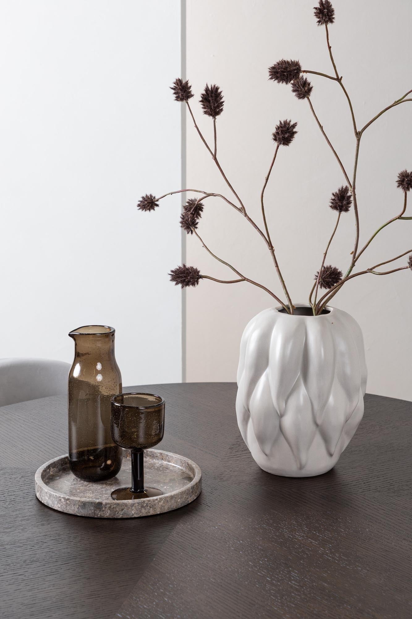 Esszimmerset Copenhagen + Velvet: Moderner Esstisch mit stilvollen Samtstühlen für gesellige Abende und elegantes Ambiente.