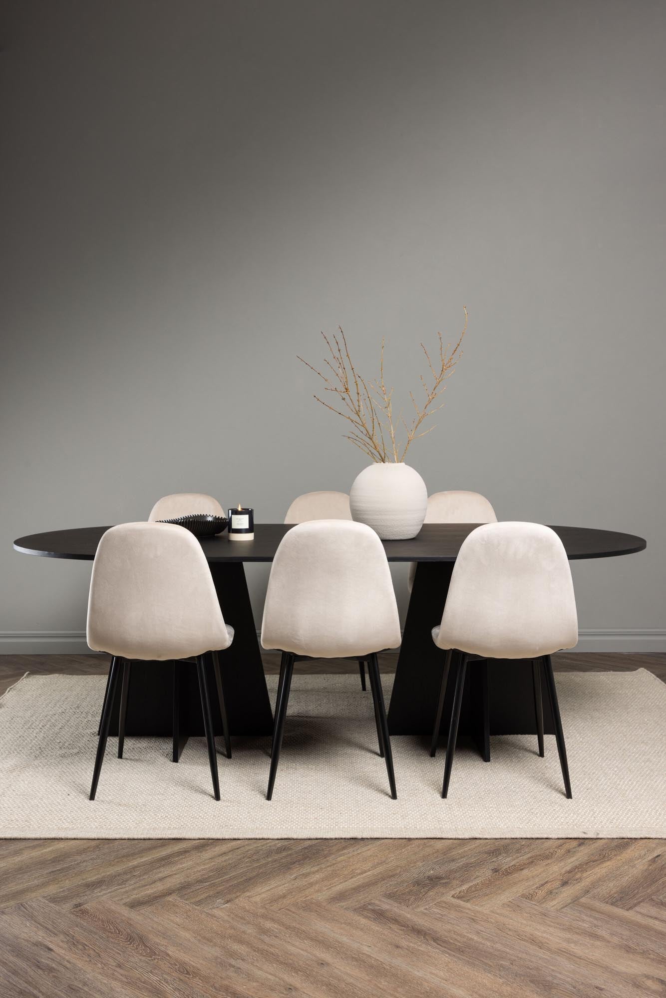 Elegantes Bootcut Esszimmerset 230cm mit stilvollem Tisch und bequemen Polar-Stühlen für unvergessliche Essensmomente.