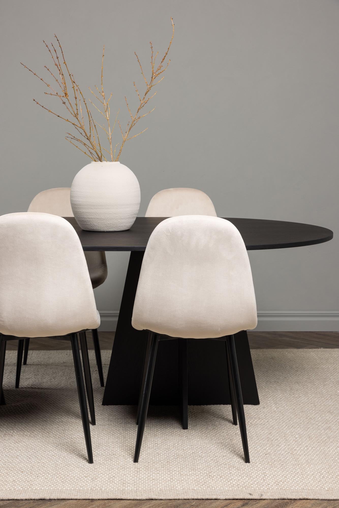 Modernes Bootcut Esszimmerset 230cm für gesellige Runden.