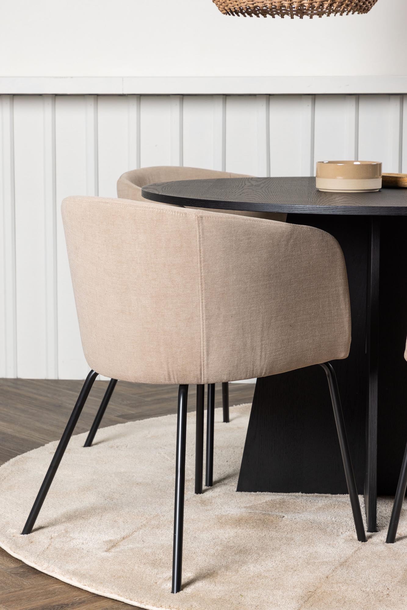 Verleihen Sie Ihrem Esszimmer mit dem Bootcut Esszimmerset + Berit von Venture Home Eleganz und Komfort. Ideal für gesellige Runden!