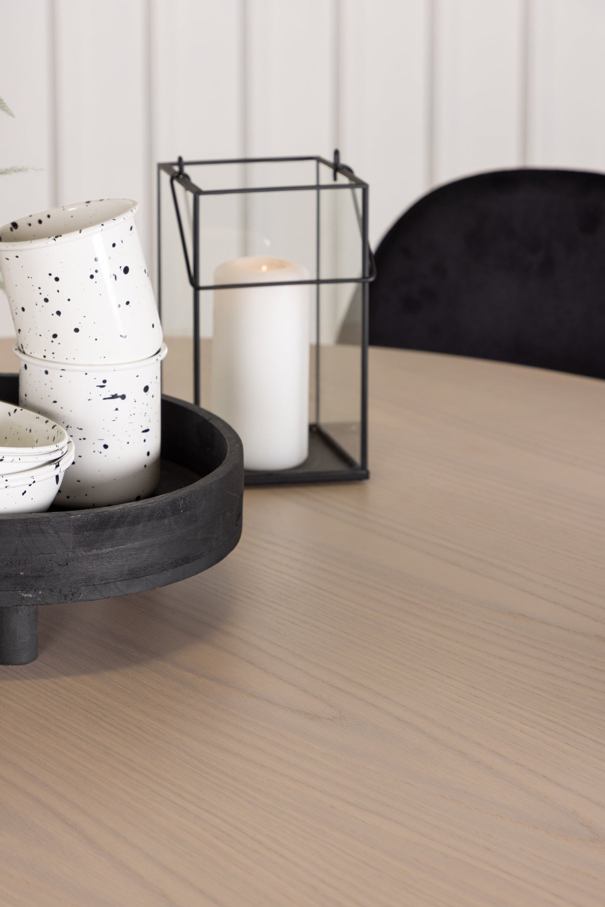 Olivia Esszimmer Set + Polar ⌀110cm/4St. in Natur / Schwarz präsentiert im Onlineshop von KAQTU Design AG. Esszimmerset ist von Venture Home