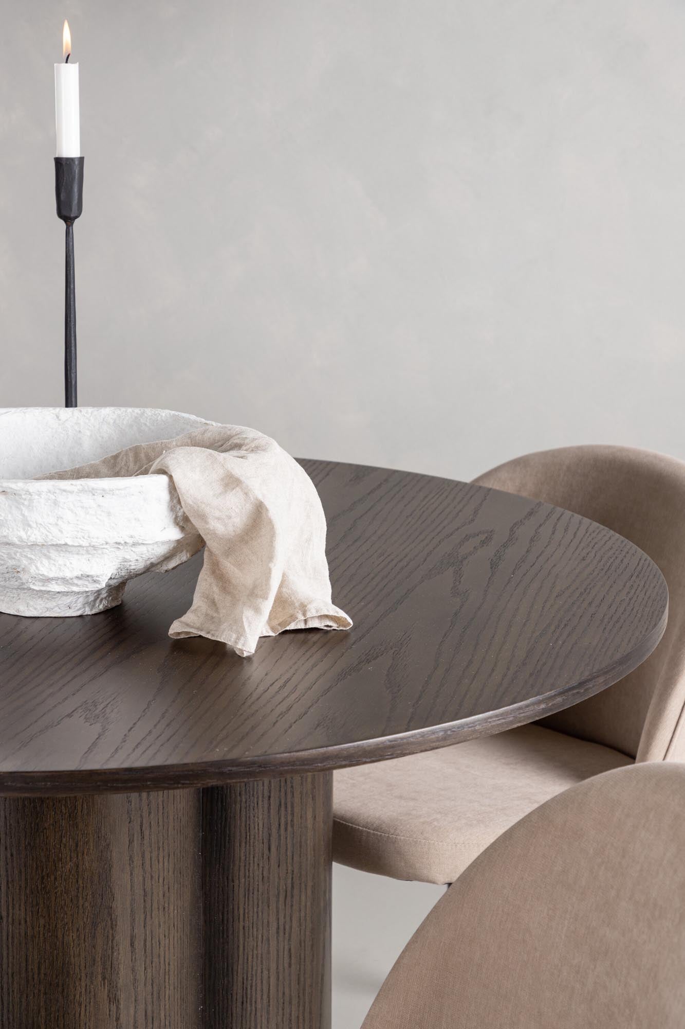 Entdecken Sie das elegante Olivia Esszimmer Set mit 110 cm Tisch und bequemen Velvet-Stühlen – ideal für stilvolle Esszimmer und gesellige Runden.