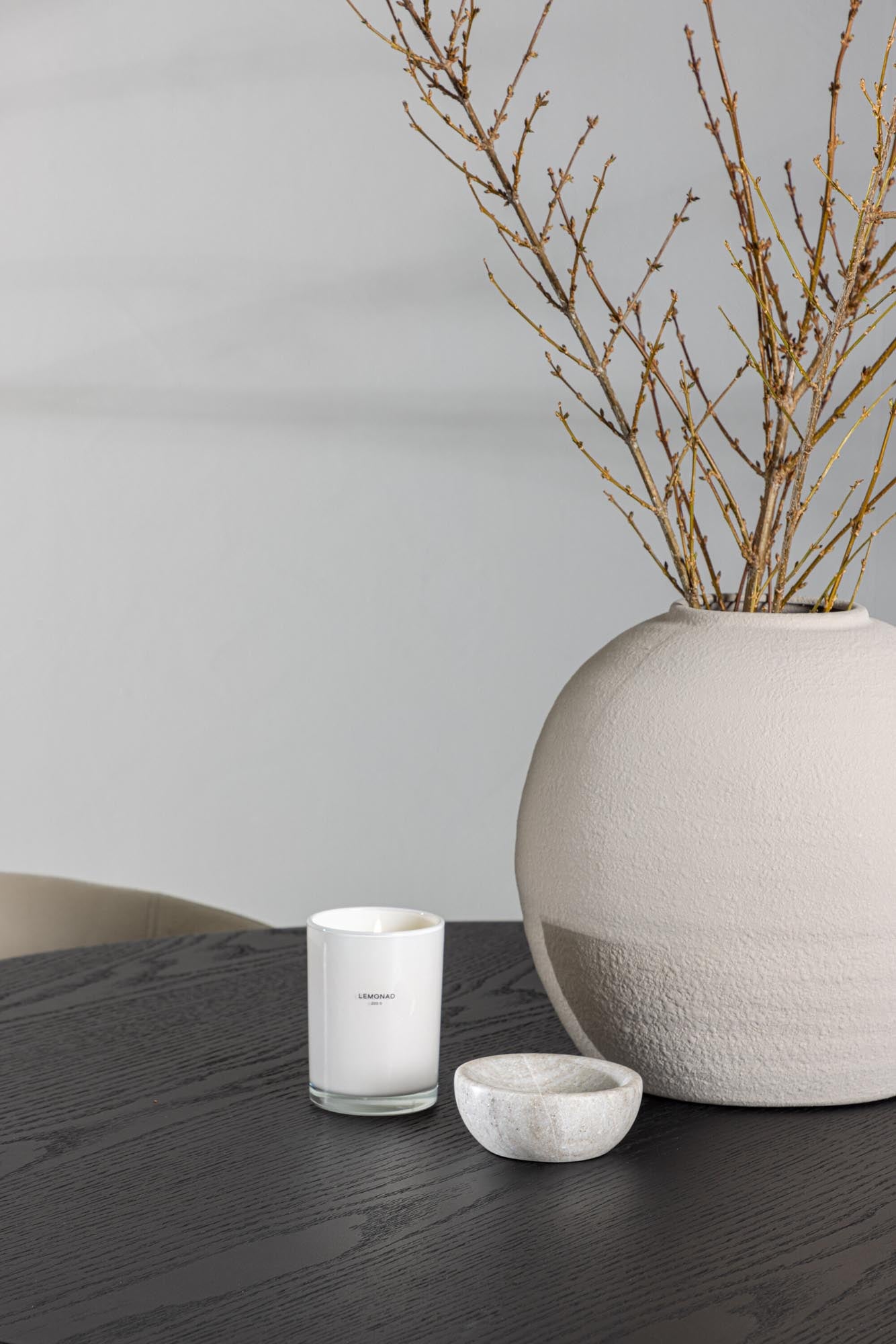 Stilvolles Olivia Esszimmer Set mit rundem Tisch und 4 Stühlen.