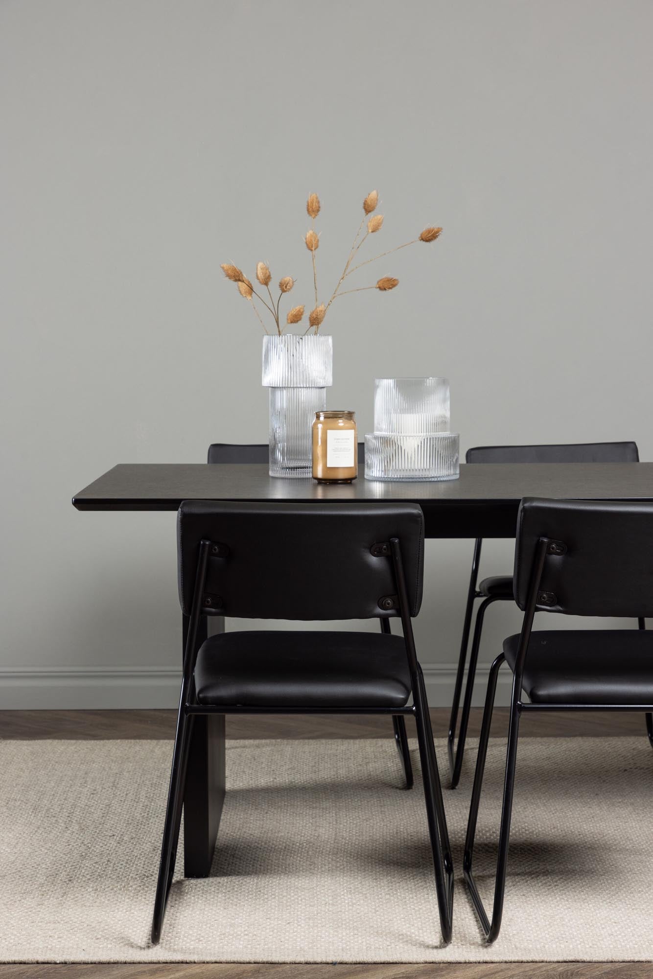 Elegantes Vail Esstischset: 200x100cm Tisch und 6 stilvolle Kenth Stühle, pflegeleicht, ideal für moderne Esszimmer und gesellige Zusammenkünfte.