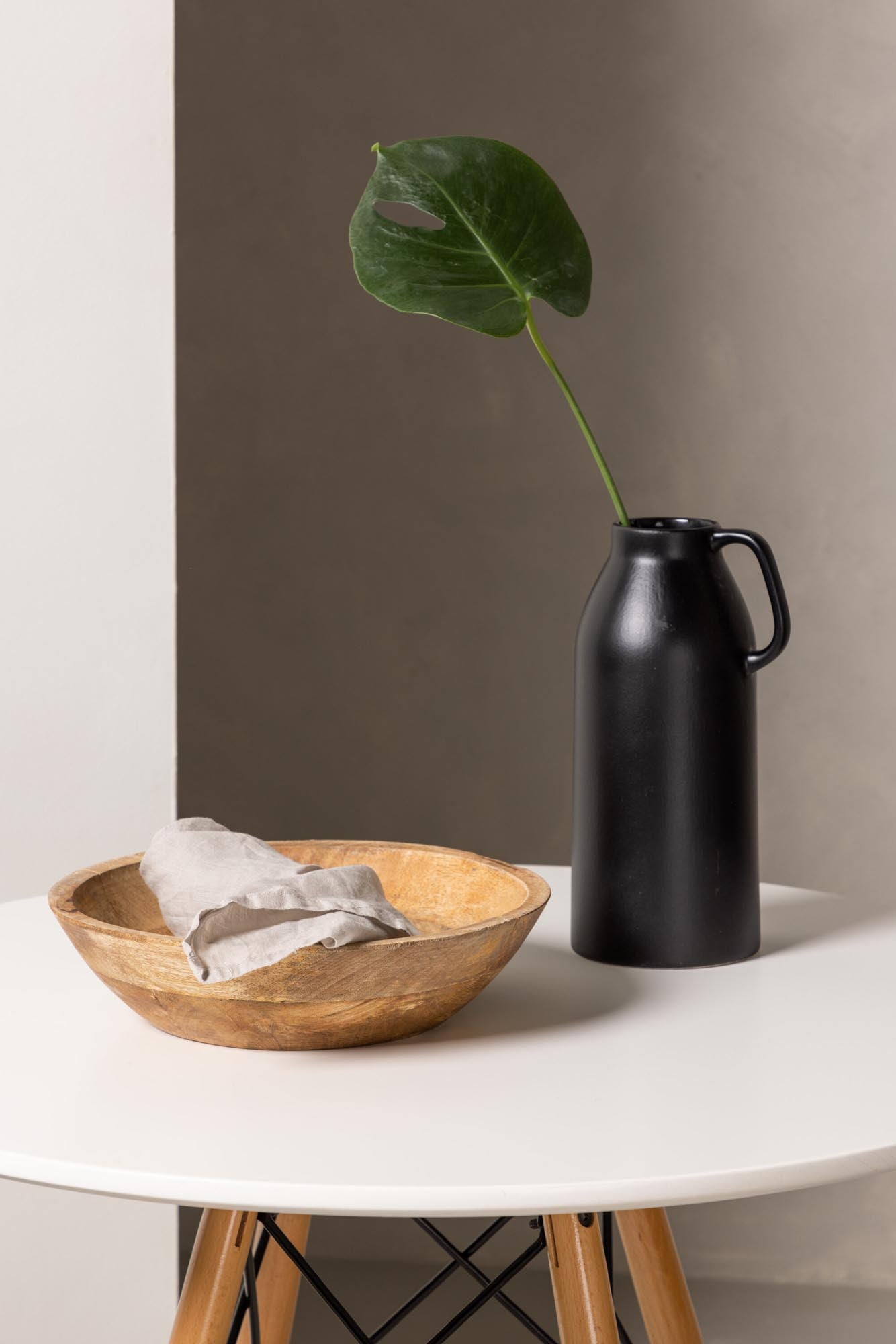 Stilvolles Danburi Esszimmerset mit Polar Tisch für zeitlose Eleganz.