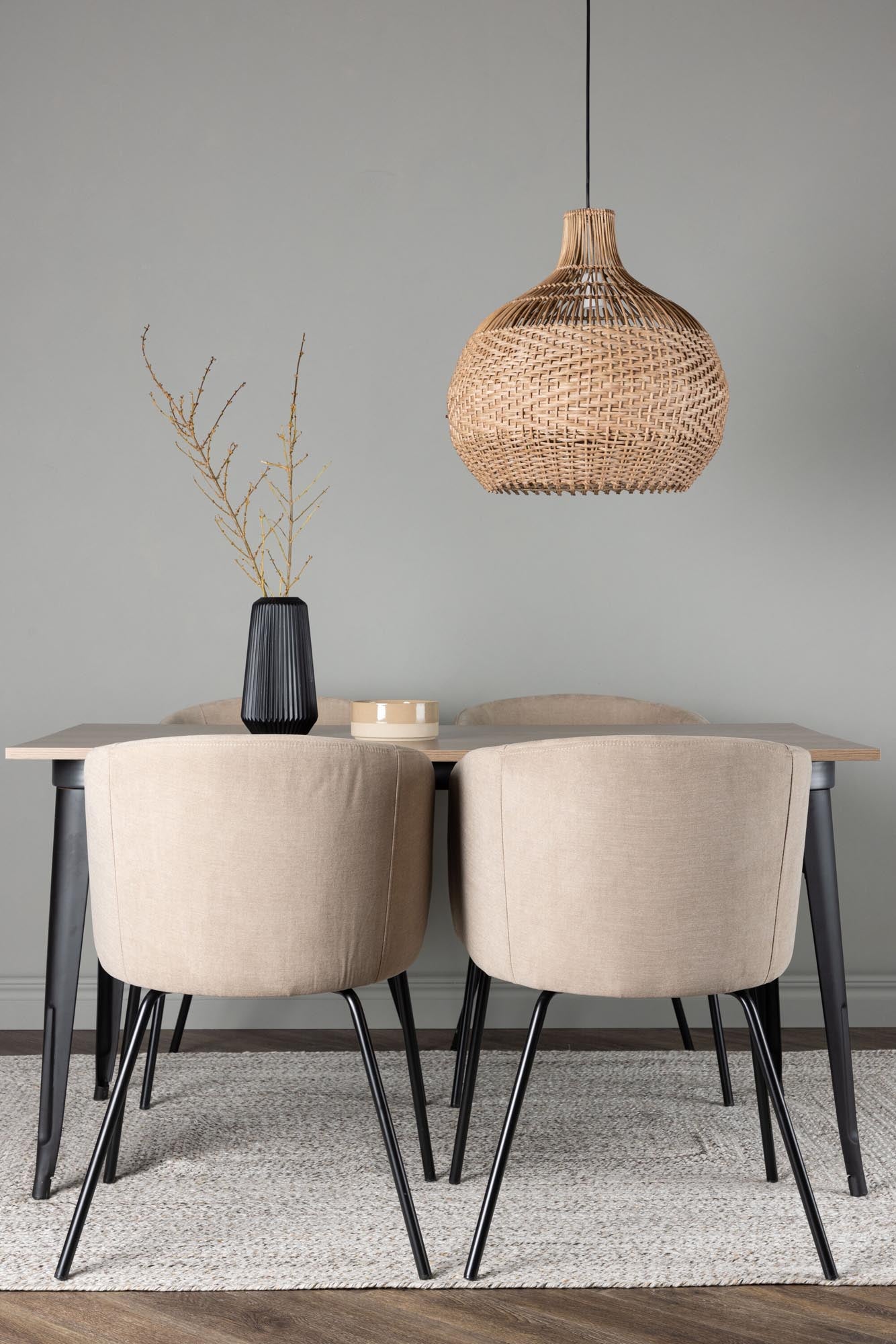 Modernes Tempe Esszimmerset für stilvolle und gemütliche Mahlzeiten.