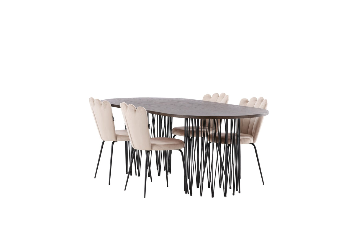 Ovaler Esstisch mit Tischplatte aus MDF mit Mocca-Furnier und schwarzem Metallgestell, umgeben von vier Limhamn-Stühlen mit beigem Samtbezug.