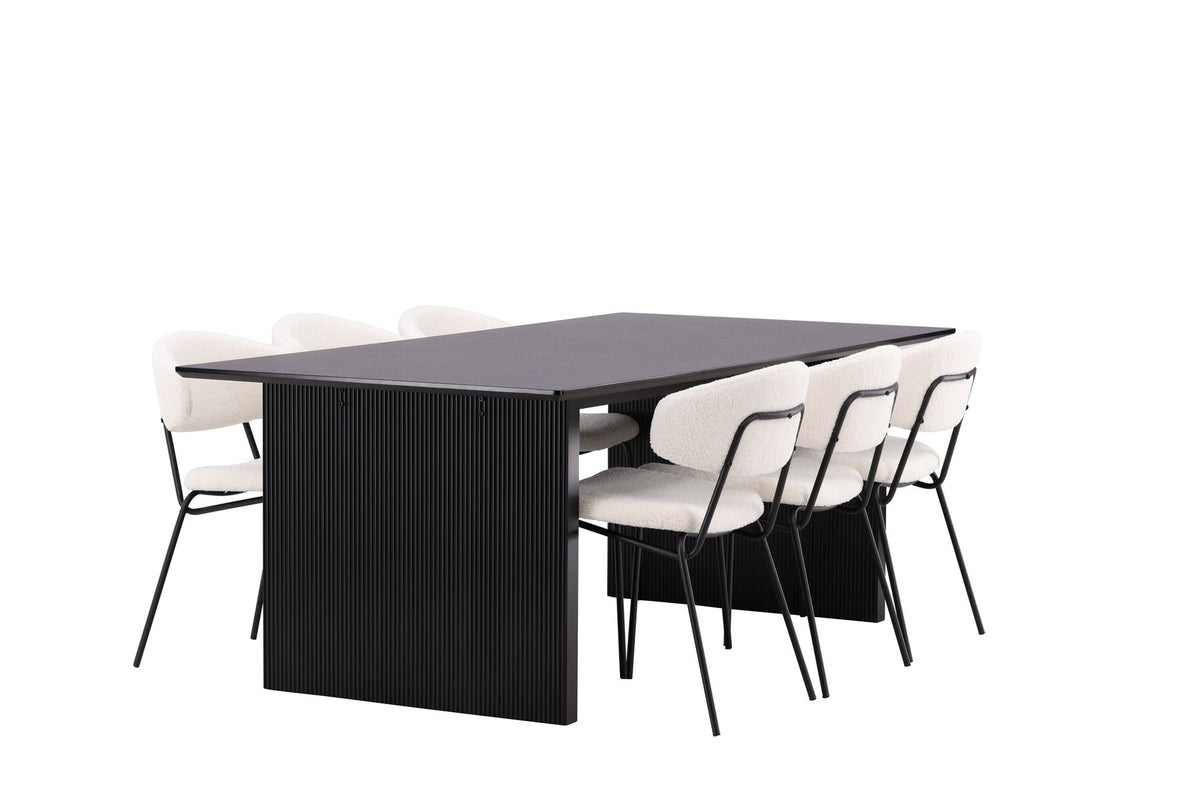 Esszimmerset aus rechteckigem MDF-Tisch in Rauchschwarz mit sechs Limhamn-Stühlen, beiger Samtbezug, muschelförmige Rückenlehne, schwarze Metallbeine.
