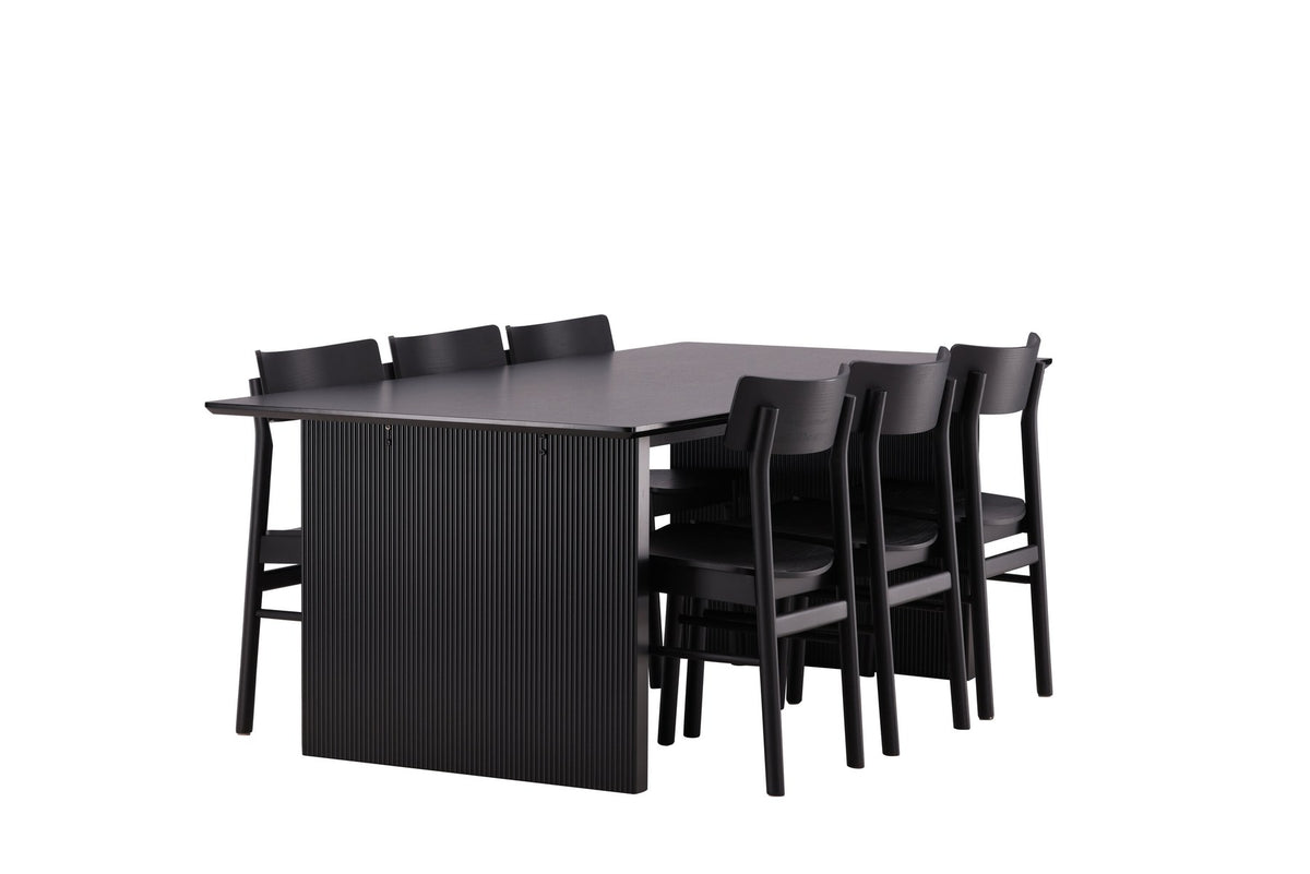Esszimmerset aus rechteckigem MDF-Tisch in Rauchschwarz mit sechs Limhamn-Stühlen, beiger Samtbezug, muschelförmige Rückenlehne, schwarze Metallbeine.