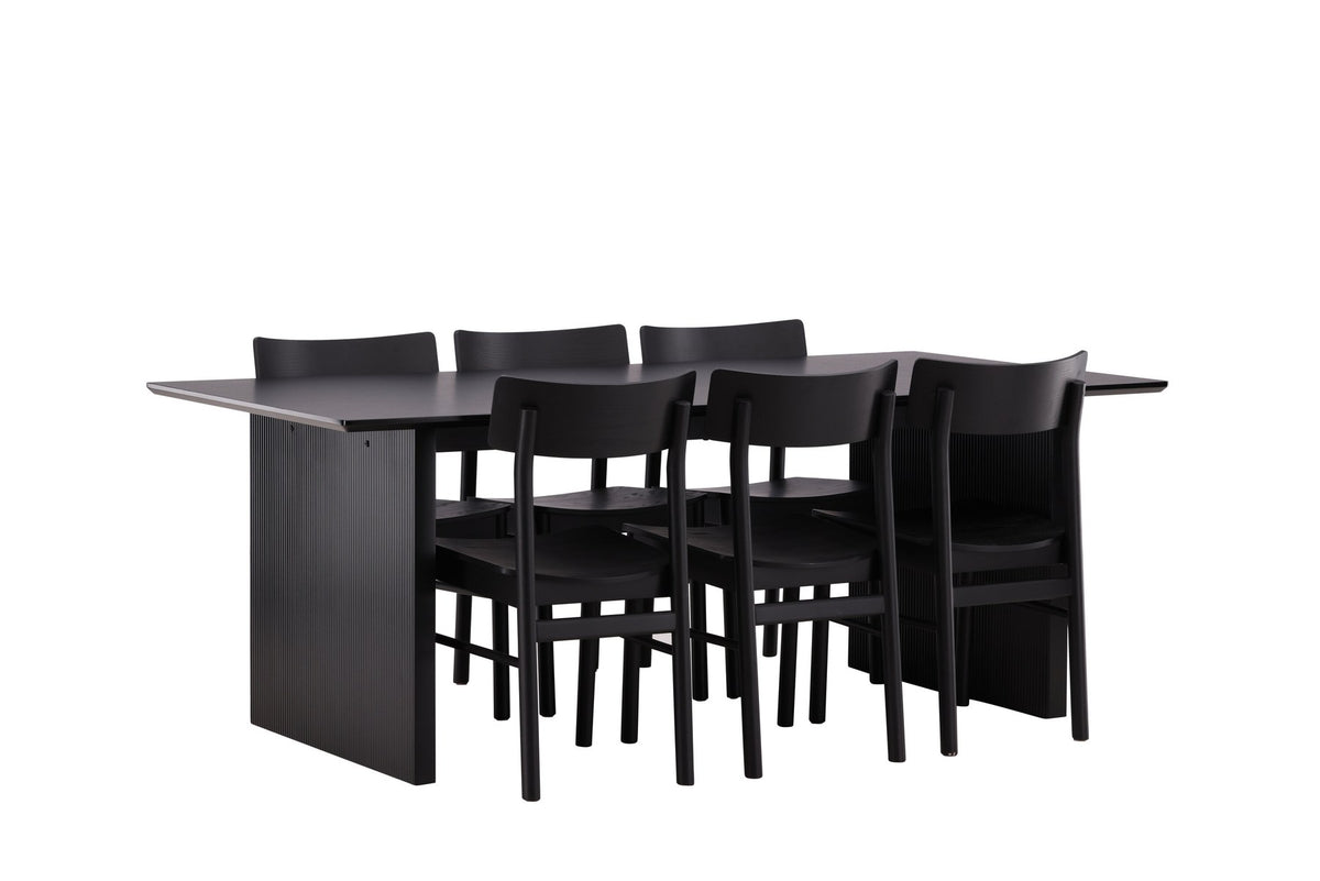 Esszimmerset aus rechteckigem MDF-Tisch in Rauchschwarz mit sechs Limhamn-Stühlen, beiger Samtbezug, muschelförmige Rückenlehne, schwarze Metallbeine.