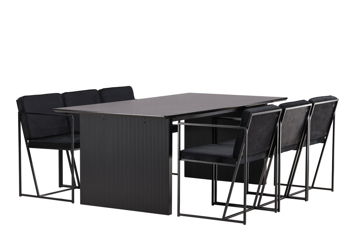 Esszimmerset aus rechteckigem MDF-Tisch in Rauchschwarz mit sechs Limhamn-Stühlen, beiger Samtbezug, muschelförmige Rückenlehne, schwarze Metallbeine.