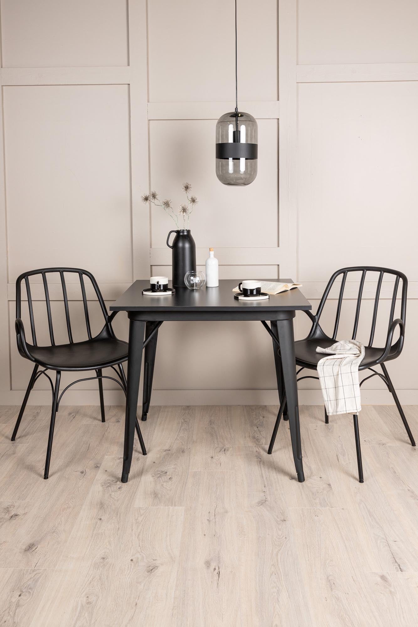 Elegantes Esszimmerset: Tempe Tisch mit Dyrön Stühlen, skandinavisches Design, langlebige Materialien, ideal für kleine Küchen, pflegeleicht und komfortabel.