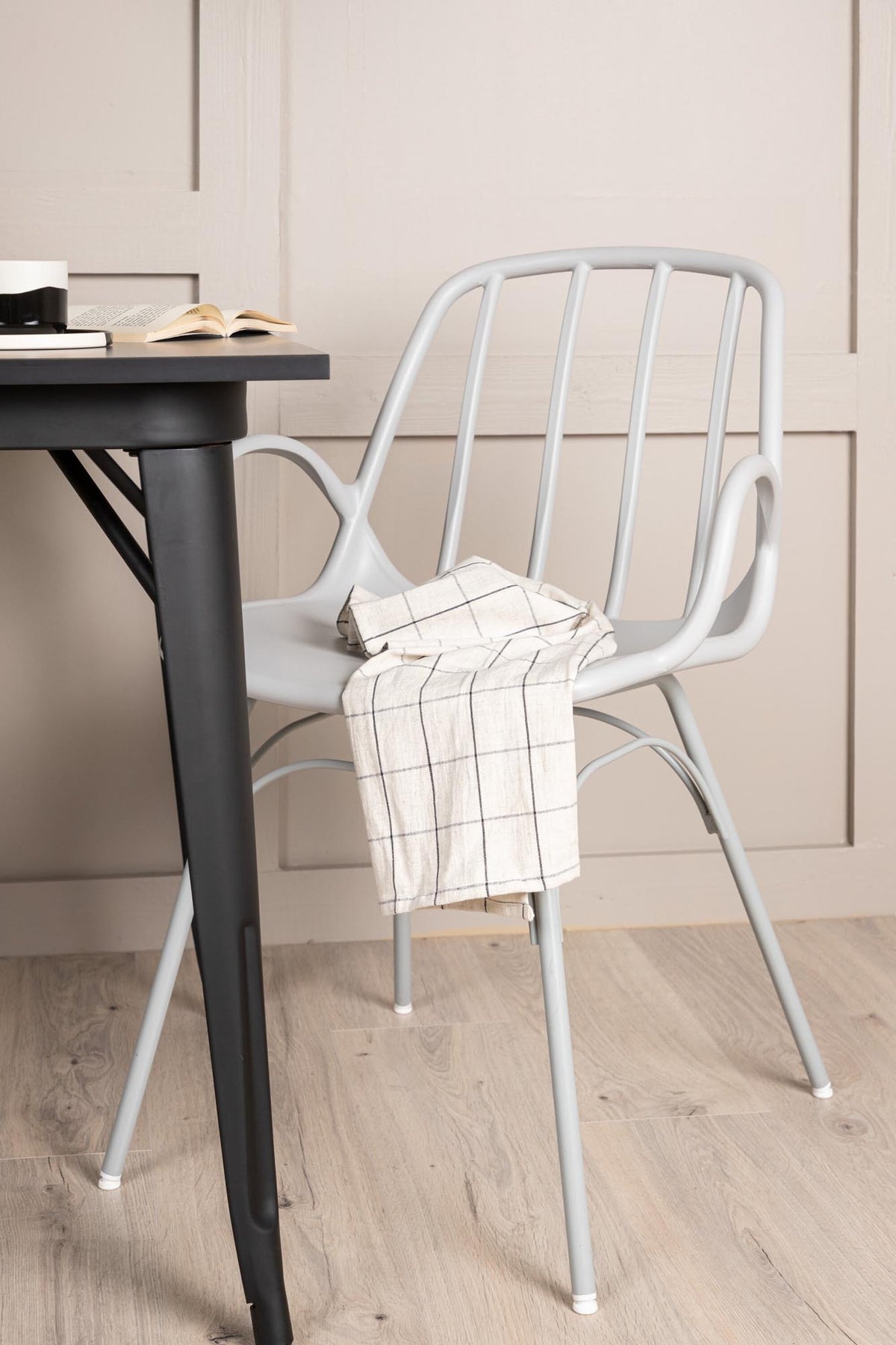 Tempe Esszimmerset + Dyrön 80cm/2St. in Greige präsentiert im Onlineshop von KAQTU Design AG. Esszimmerset ist von Venture Home