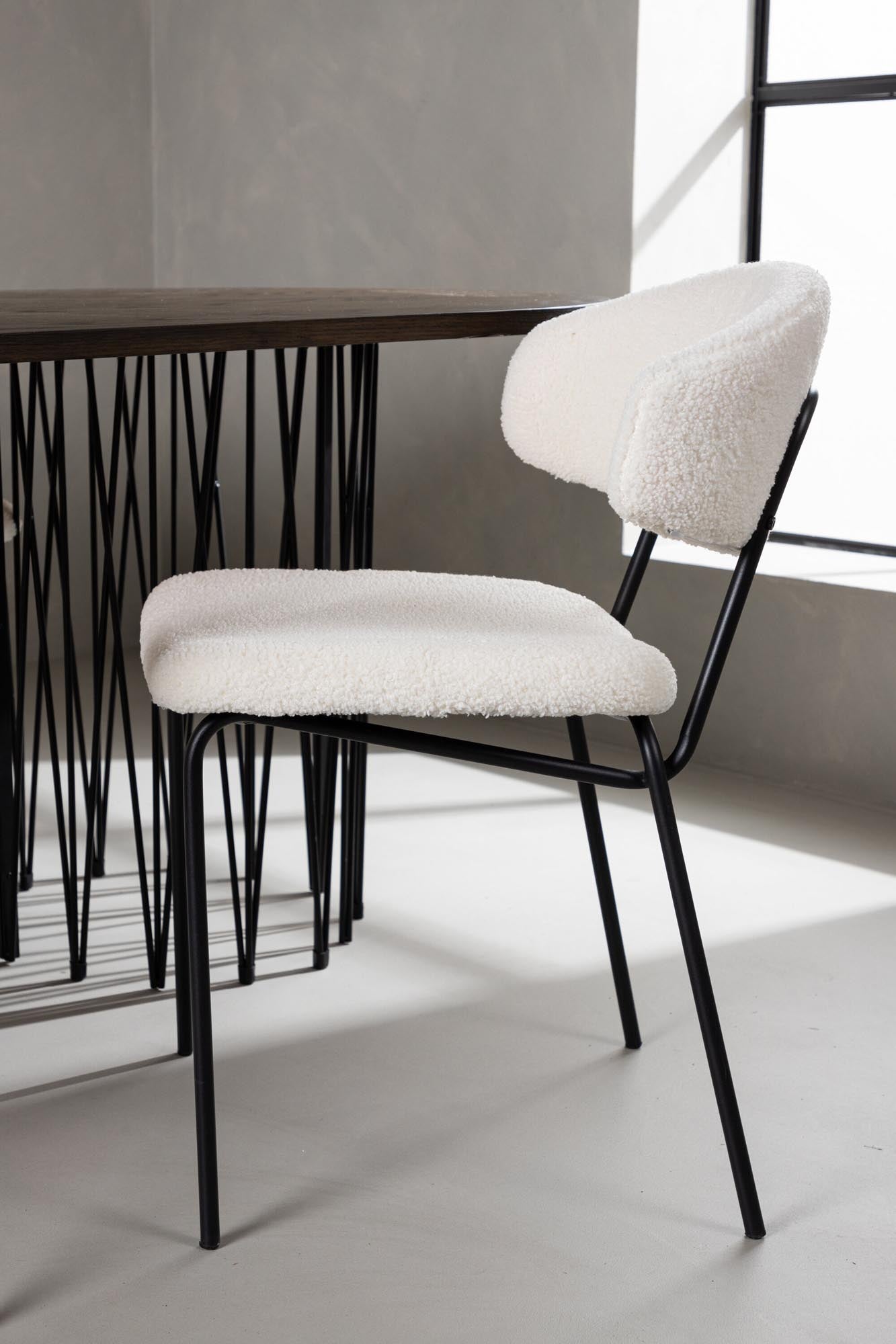 Elegantes Stone Esszimmerset von Venture Home: 220cm ovaler Tisch mit MDF-Furnier, 4 bequeme Chico-Stühle in weissem Bouclé.