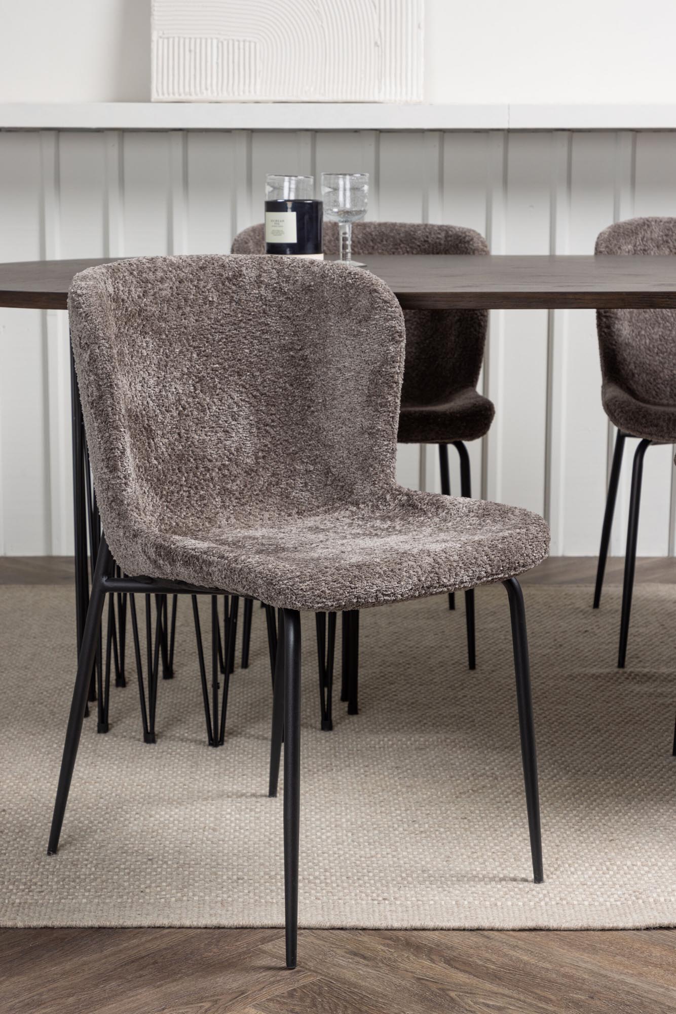 Stilvolles Esszimmerset Stone + Modesto, ideal für gesellige Abende. Hochwertige Materialien und modernes Design für Ihr Zuhause.