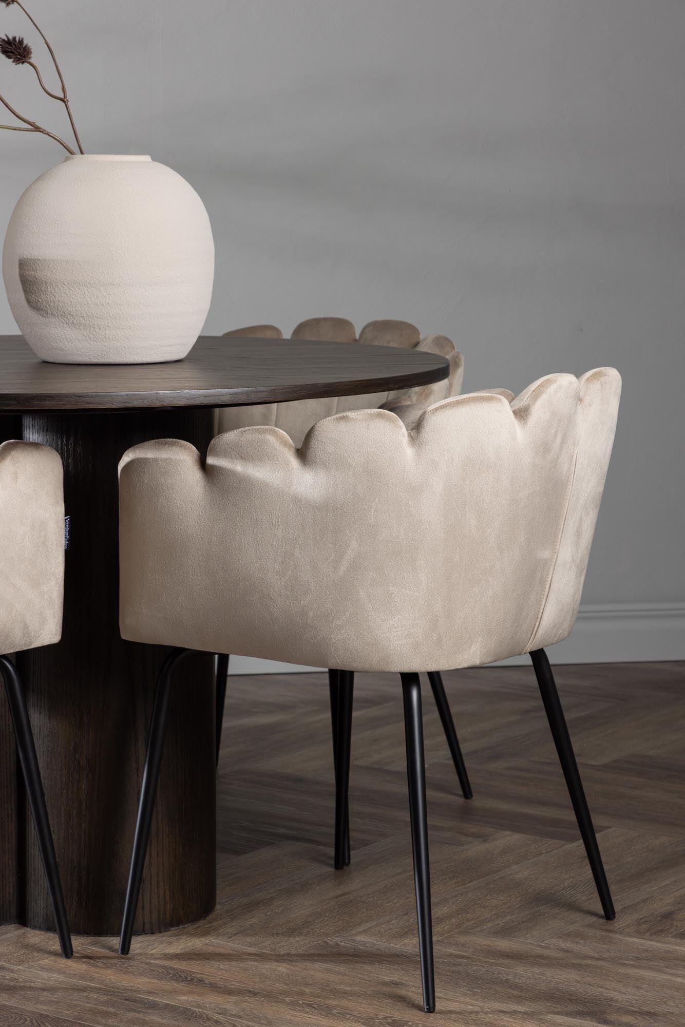 Stilvolles Olivia Esszimmer Set mit runden Limhamn Tisch (110cm) und 4 bequemen Samt-Stühlen. Ideal für gesellige Momente!