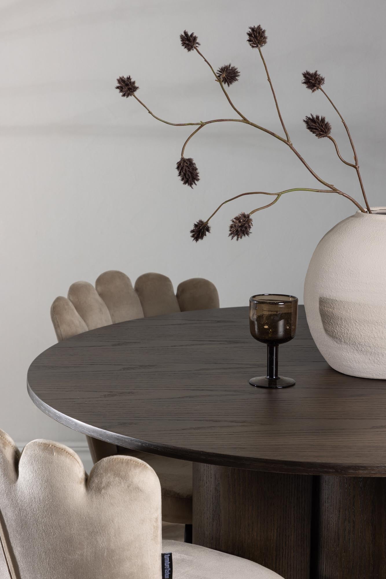 Stilvolles Olivia Esszimmer Set mit Limhamn Tisch, perfekt für gesellige Abende und skandinavisches Flair in Ihrem Zuhause.