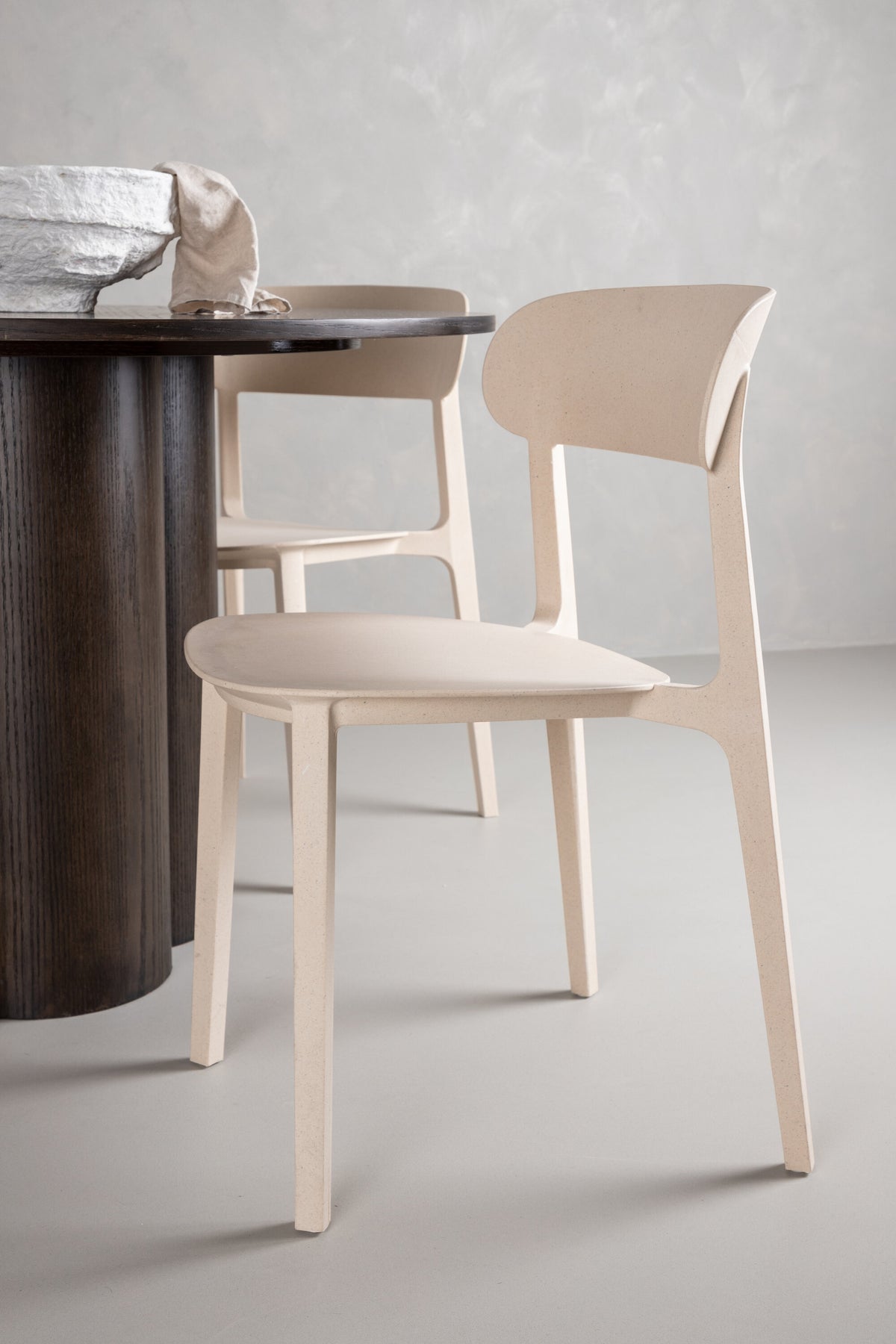 Olivia Esszimmer Set + Astol ⌀110cm/4St. in Braun / Beige präsentiert im Onlineshop von KAQTU Design AG. Esszimmerset ist von Venture Home