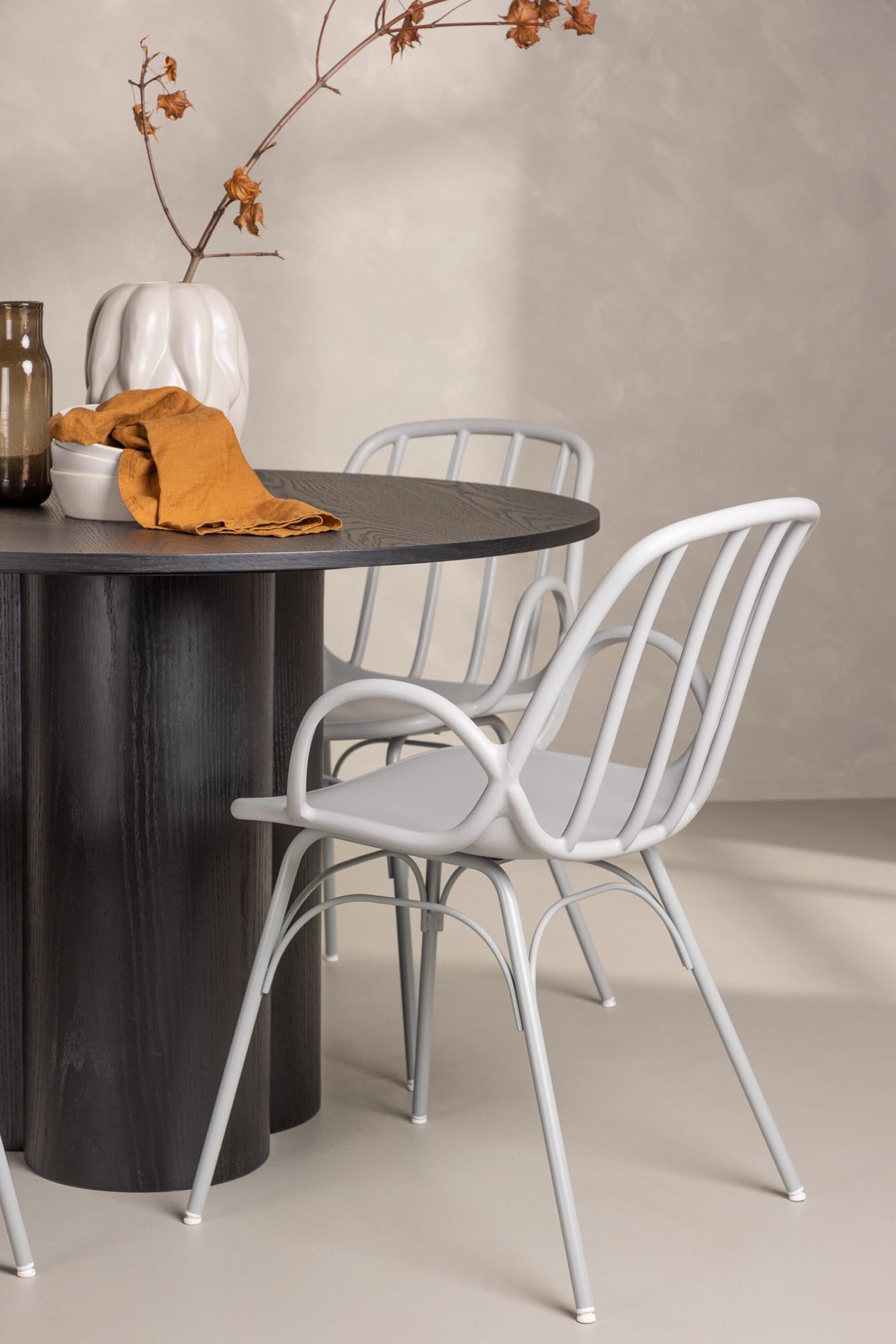 Stilvolles Esszimmerset Olivia mit Dyrön Tisch (110cm) von Venture Home. Modernes Design, robuste Materialien und einladender Komfort für Ihr Zuhause.