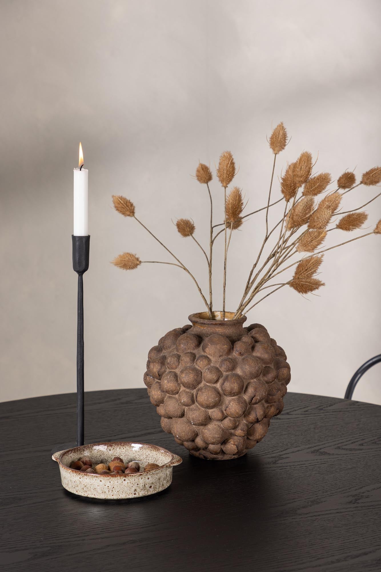 Stilvolles Olivia Esszimmer Set: Eleganter Tisch mit schwarzer MDF-Platte, robuste Stahlbeine und komfortable Tempe-Stühle aus Metall und Holz.