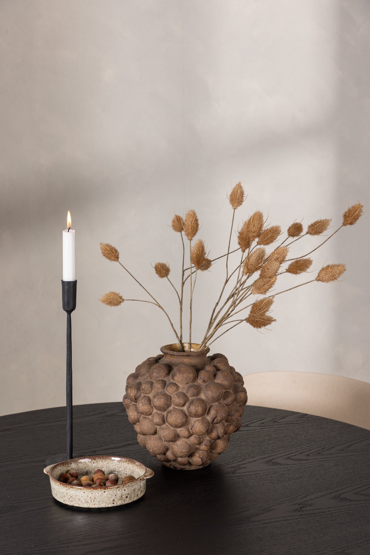 Olivia Esszimmer Set + Astol ⌀110cm/4St. in Schwarz / Beige präsentiert im Onlineshop von KAQTU Design AG. Esszimmerset ist von Venture Home