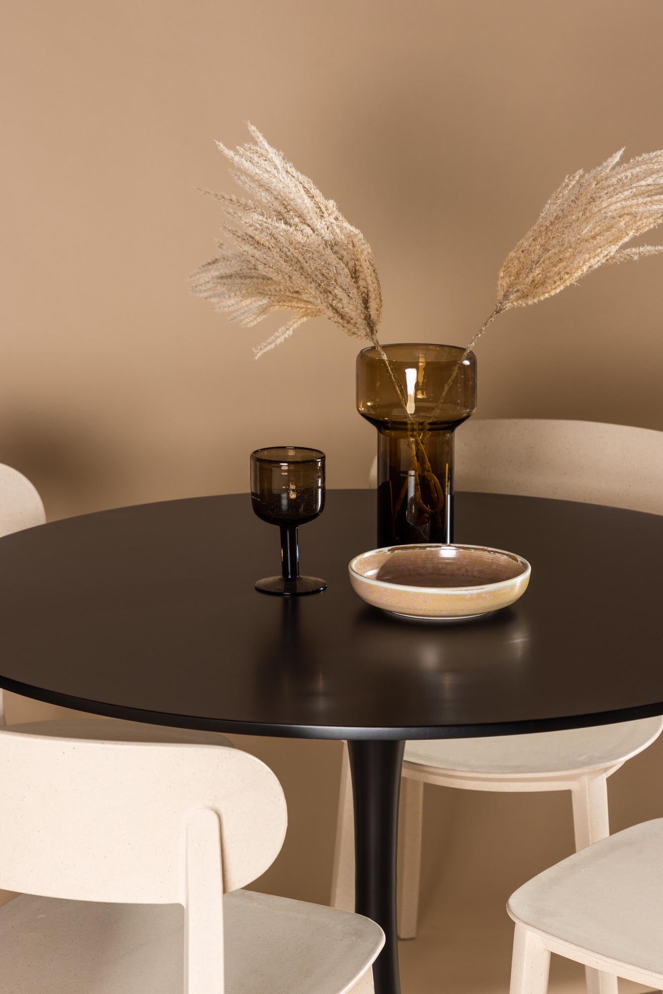 Elegantes Glade Esszimmerset mit Astol Tisch, 100cm, 4 Stühle.