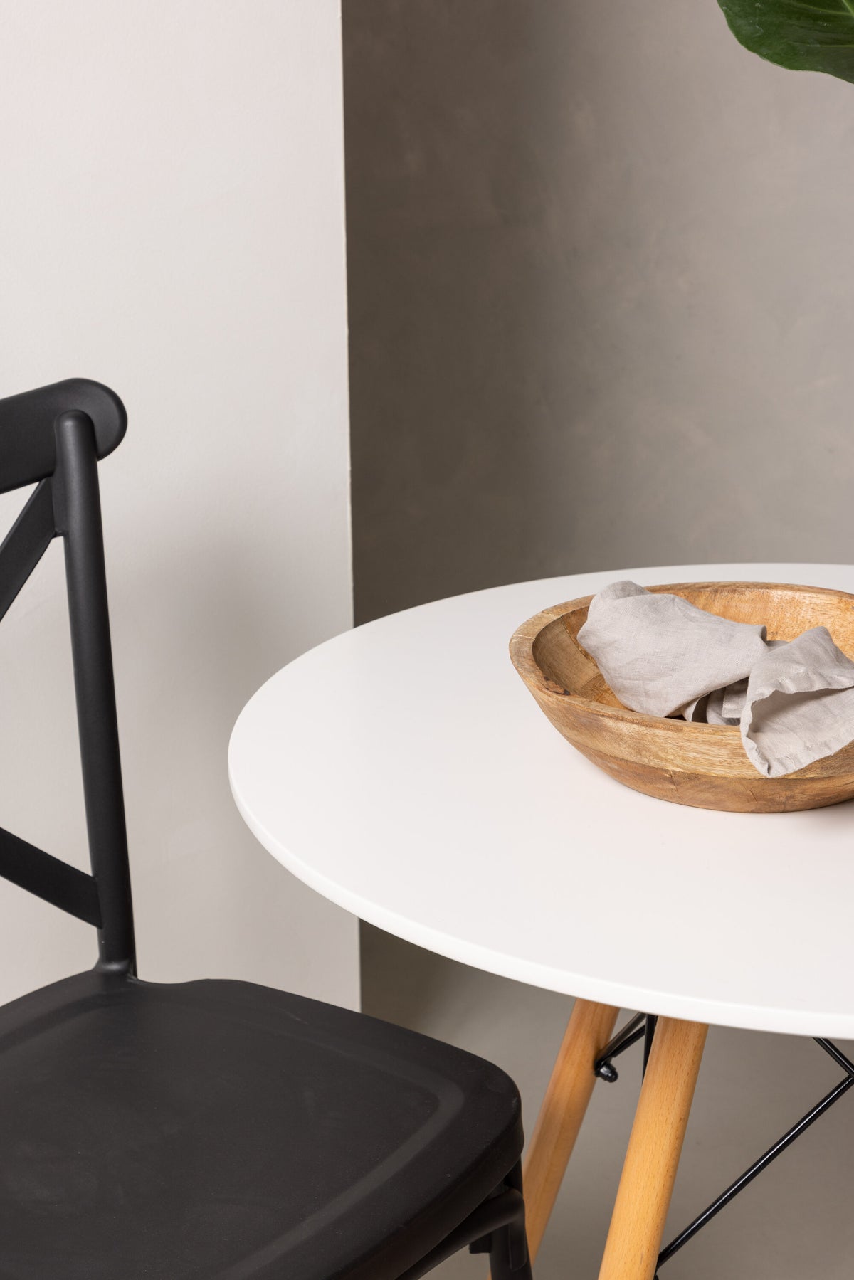 Danburi Esszimmerset + Crosett ⌀60cm/2St. in Schwarz präsentiert im Onlineshop von KAQTU Design AG. Esszimmerset ist von Venture Home