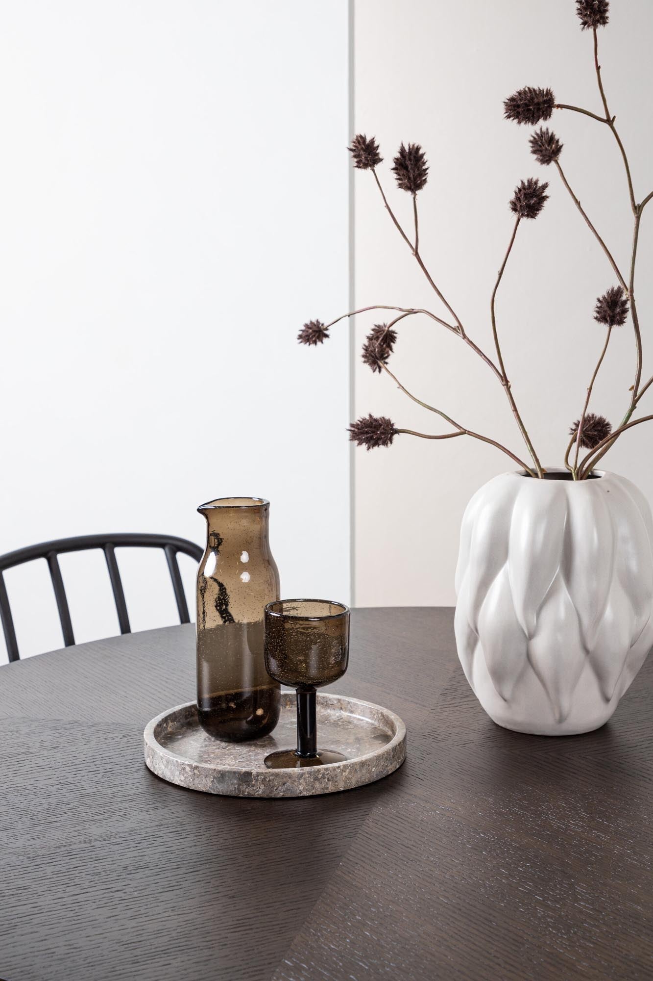 Stilvolles Copenhagen Esszimmerset mit runden Dyrön Tisch und 4 komfortablen Stühlen. Perfekt für einladende Essbereiche und gesellige Momente.