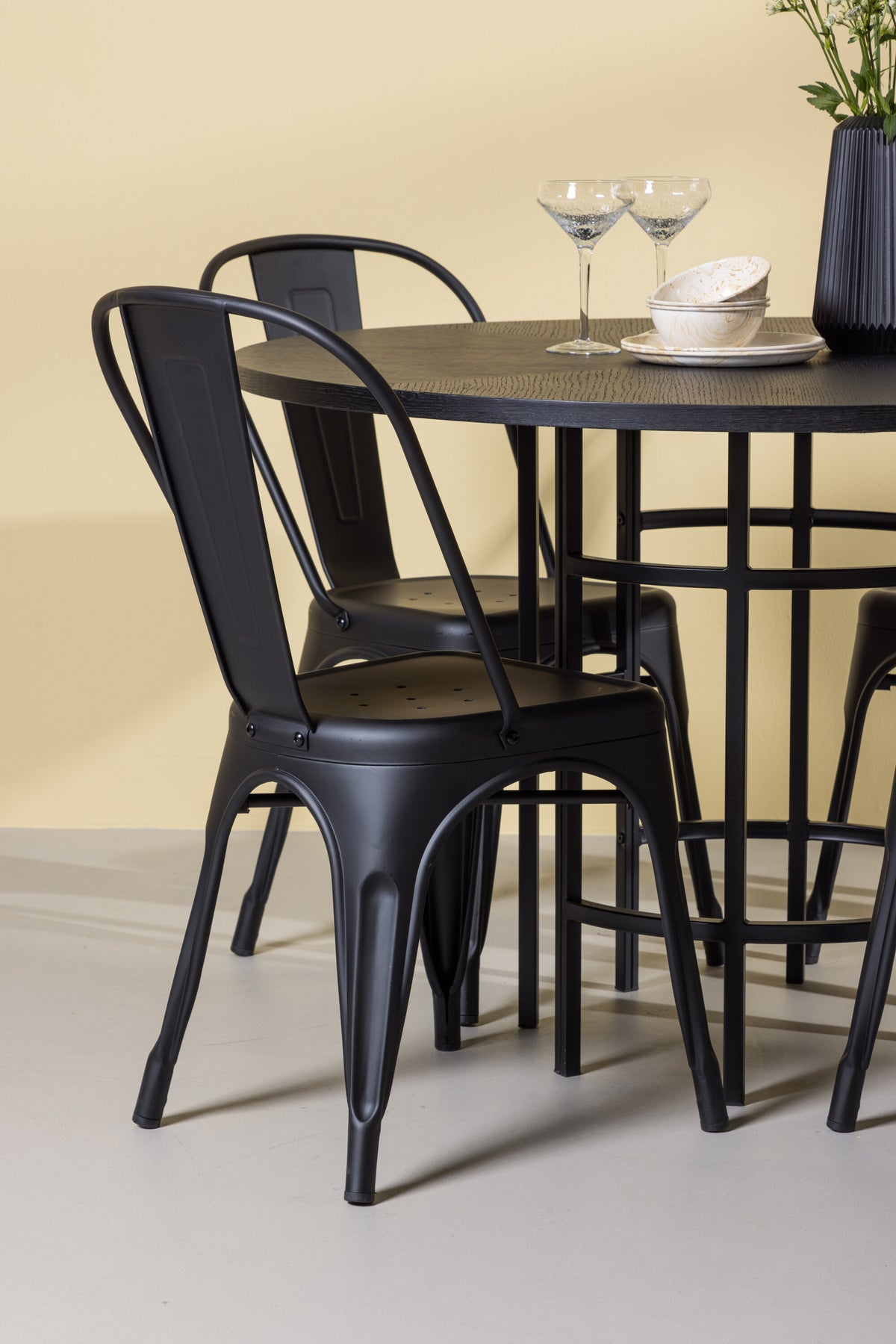 Esszimmerset Copenhagen + Tempe ⌀115cm/4St. in Schwarz präsentiert im Onlineshop von KAQTU Design AG. Esszimmerset ist von Venture Home