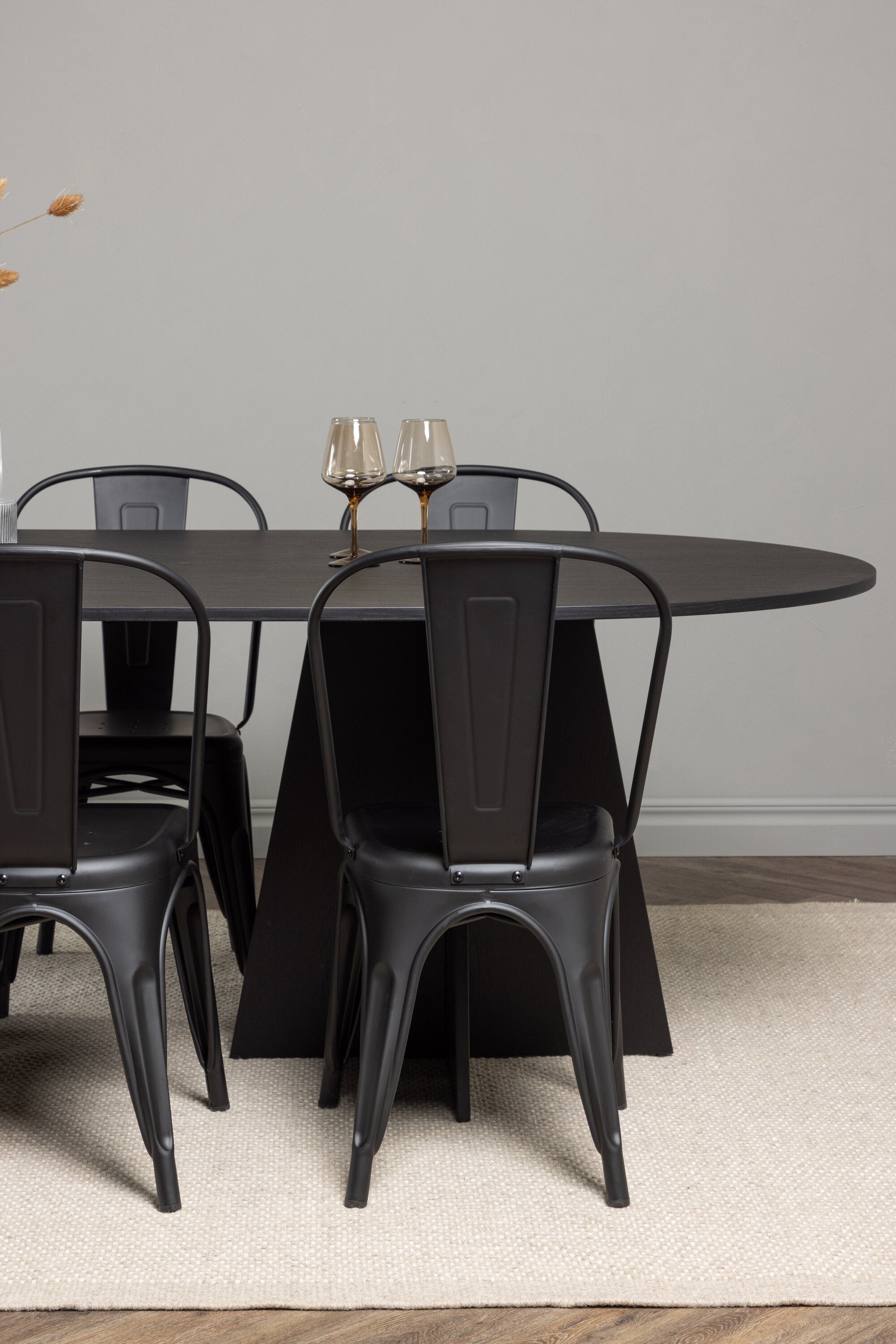 Bootcut Oval Esstisch + 4 x Tempe Esszimmerstuhl in präsentiert im Onlineshop von KAQTU Design AG. Esszimmerset ist von Venture Home