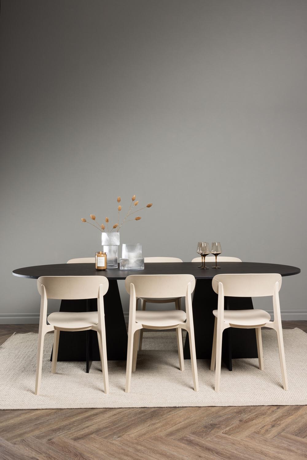 Bootcut Oval Esstisch + 6 x Åstol Esszimmerstuhl in präsentiert im Onlineshop von KAQTU Design AG. Esszimmerset ist von Venture Home